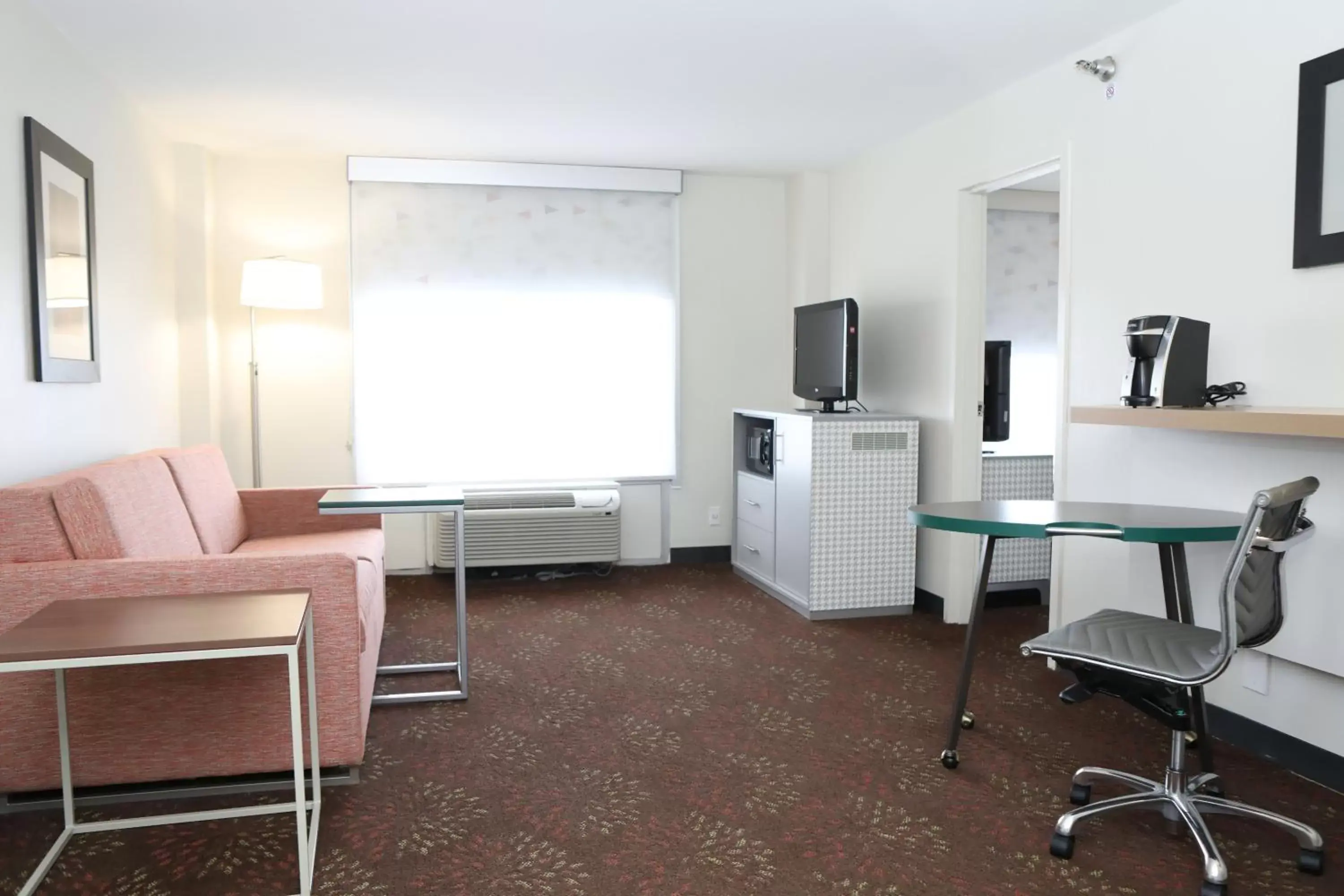 Photo of the whole room in Holiday Inn O'Hare Area by IHG Photo of the whole room in Holiday Inn O'Hare Area by IHG