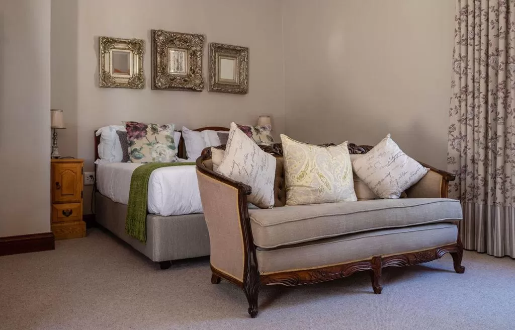 Bed in Issaquena Heights Boutique Hotel