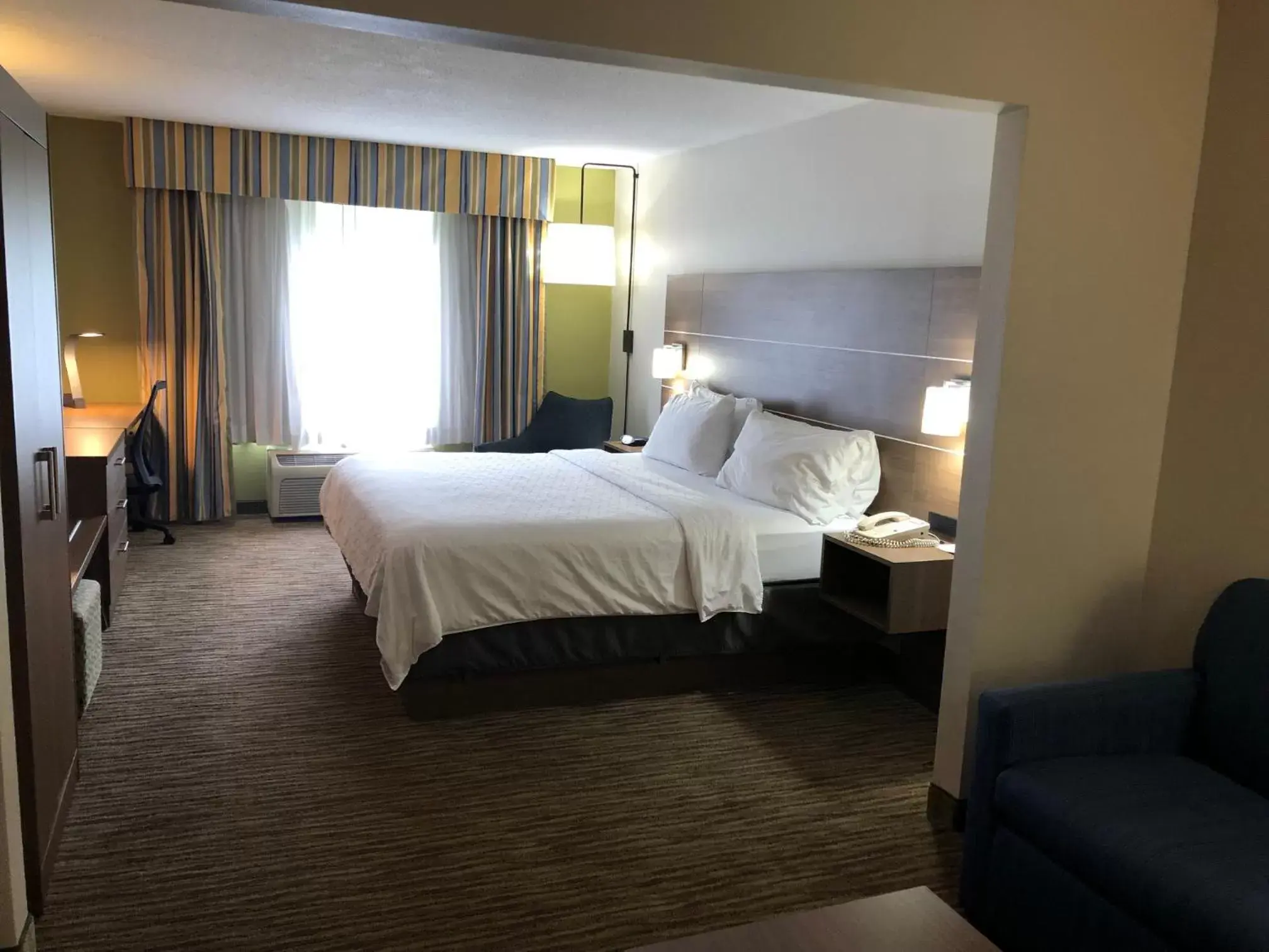 Bedroom, Bed in Holiday Inn Express and Suites Pikeville, an IHG Hotel