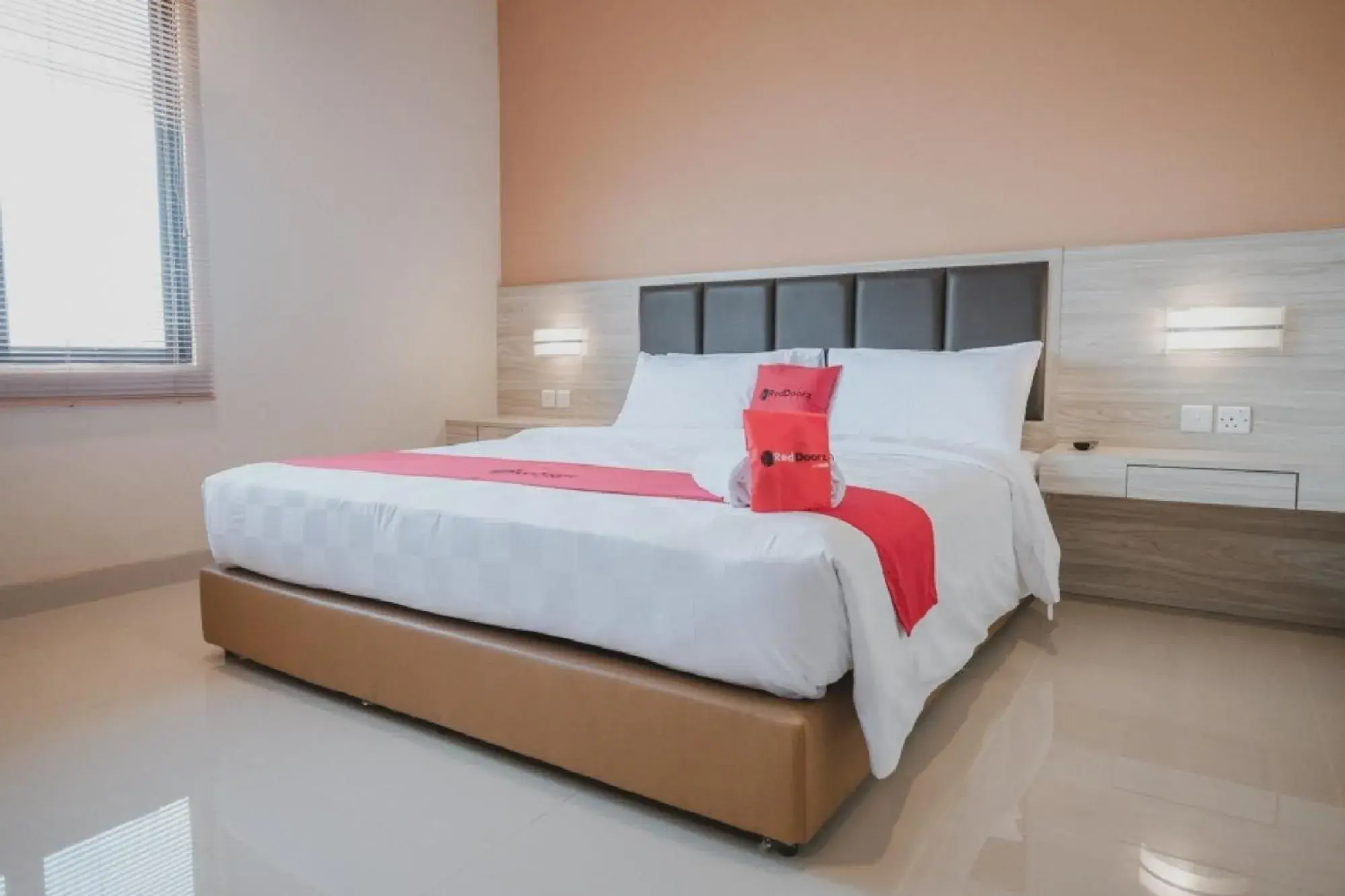 Bedroom, Bed in RedDoorz Plus near Ferry Terminal Batam Center