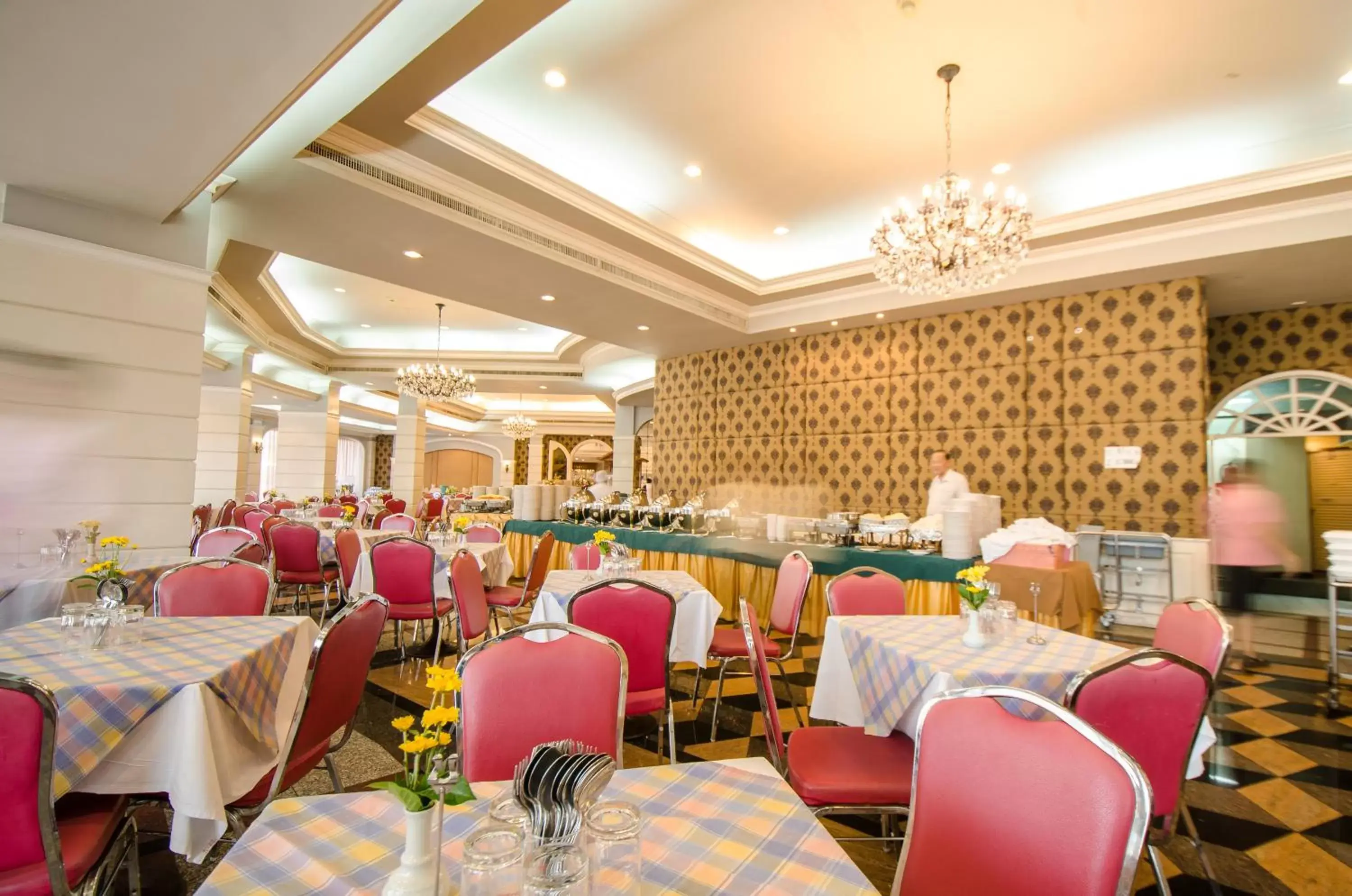 Restaurant/Places to Eat in Royal Rattanakosin Hotel SHA Plus