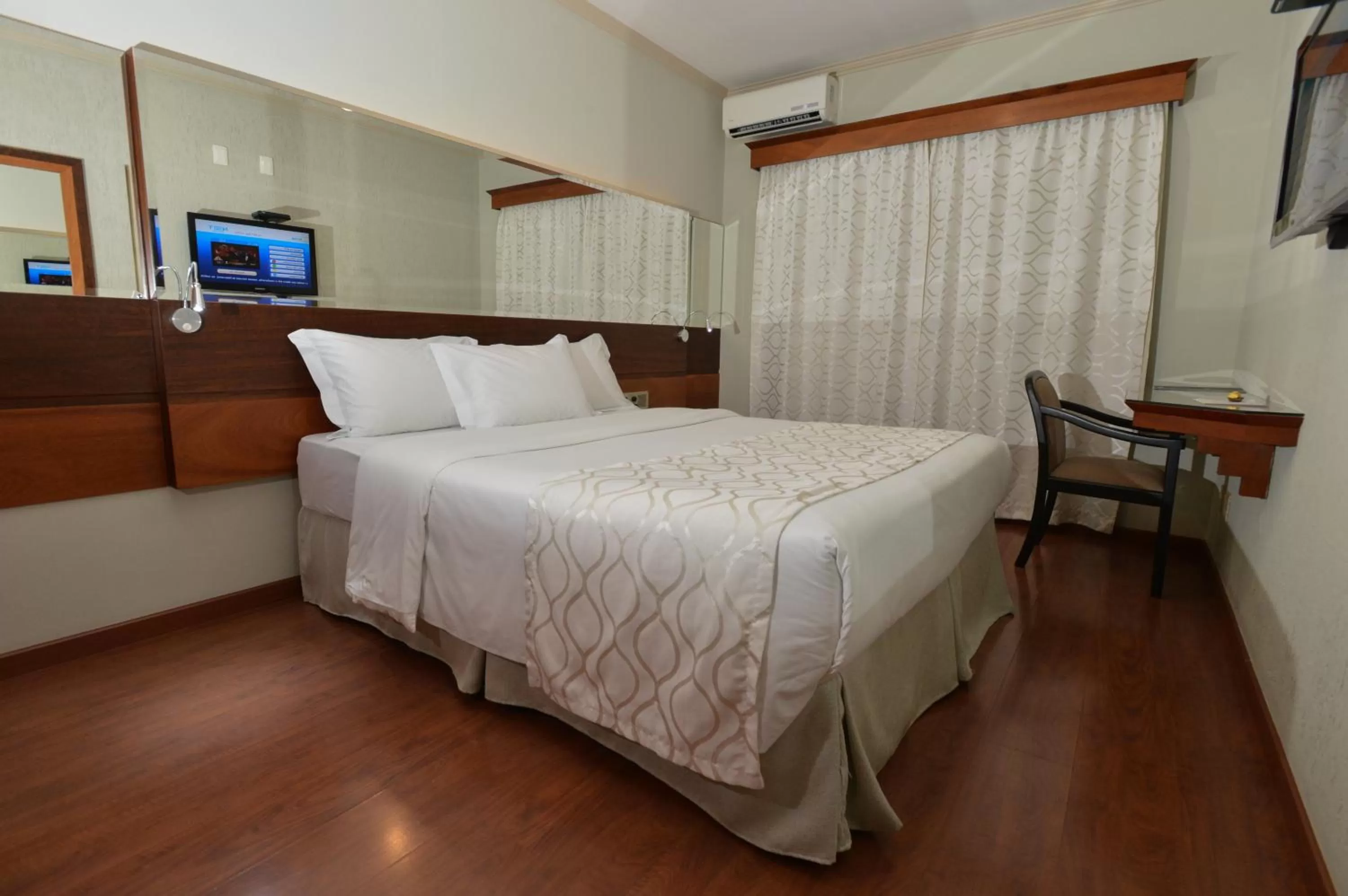 Bedroom, Bed in Kuster Hotel