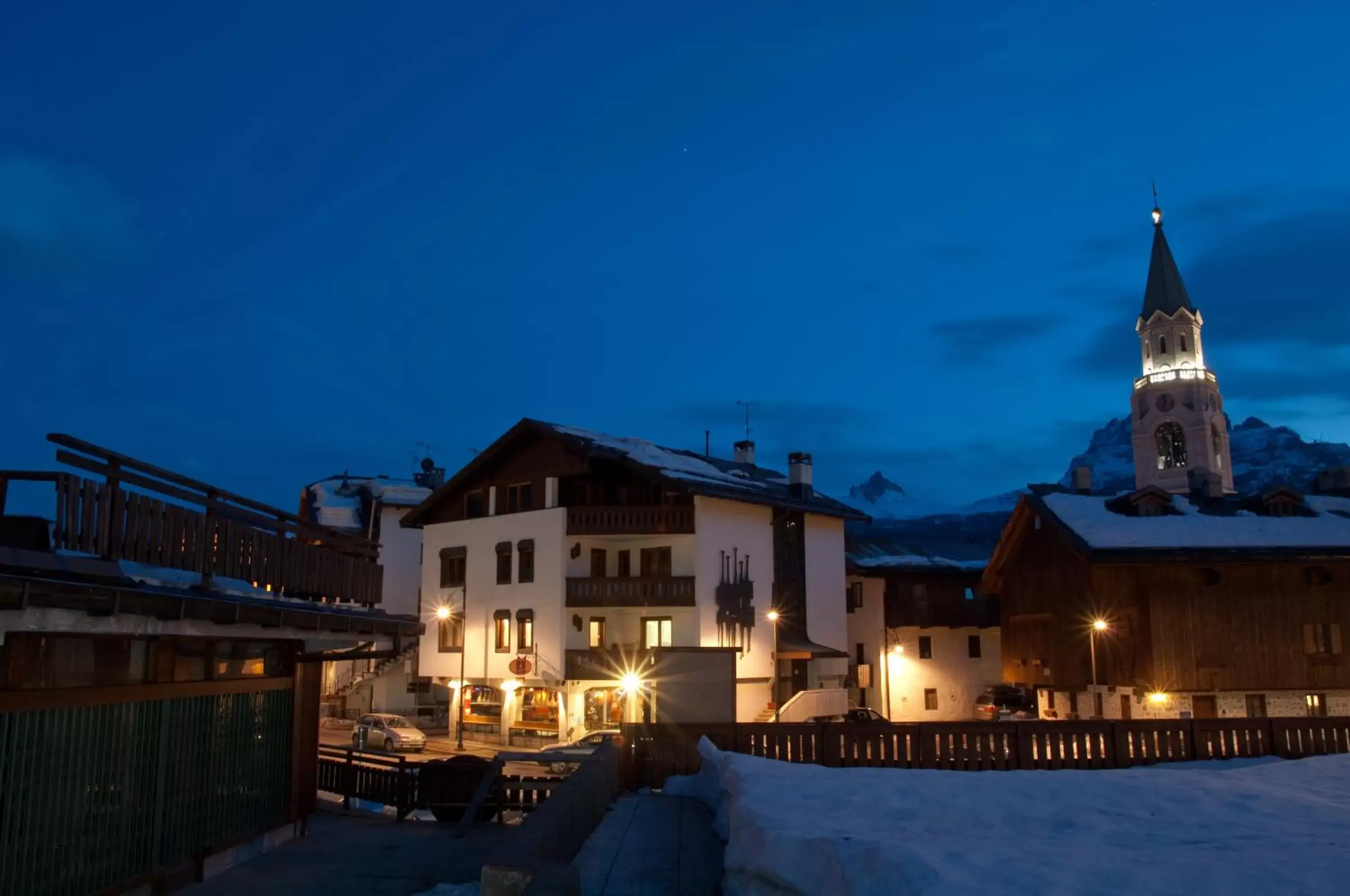 Night, Winter in Hotel Alaska Cortina