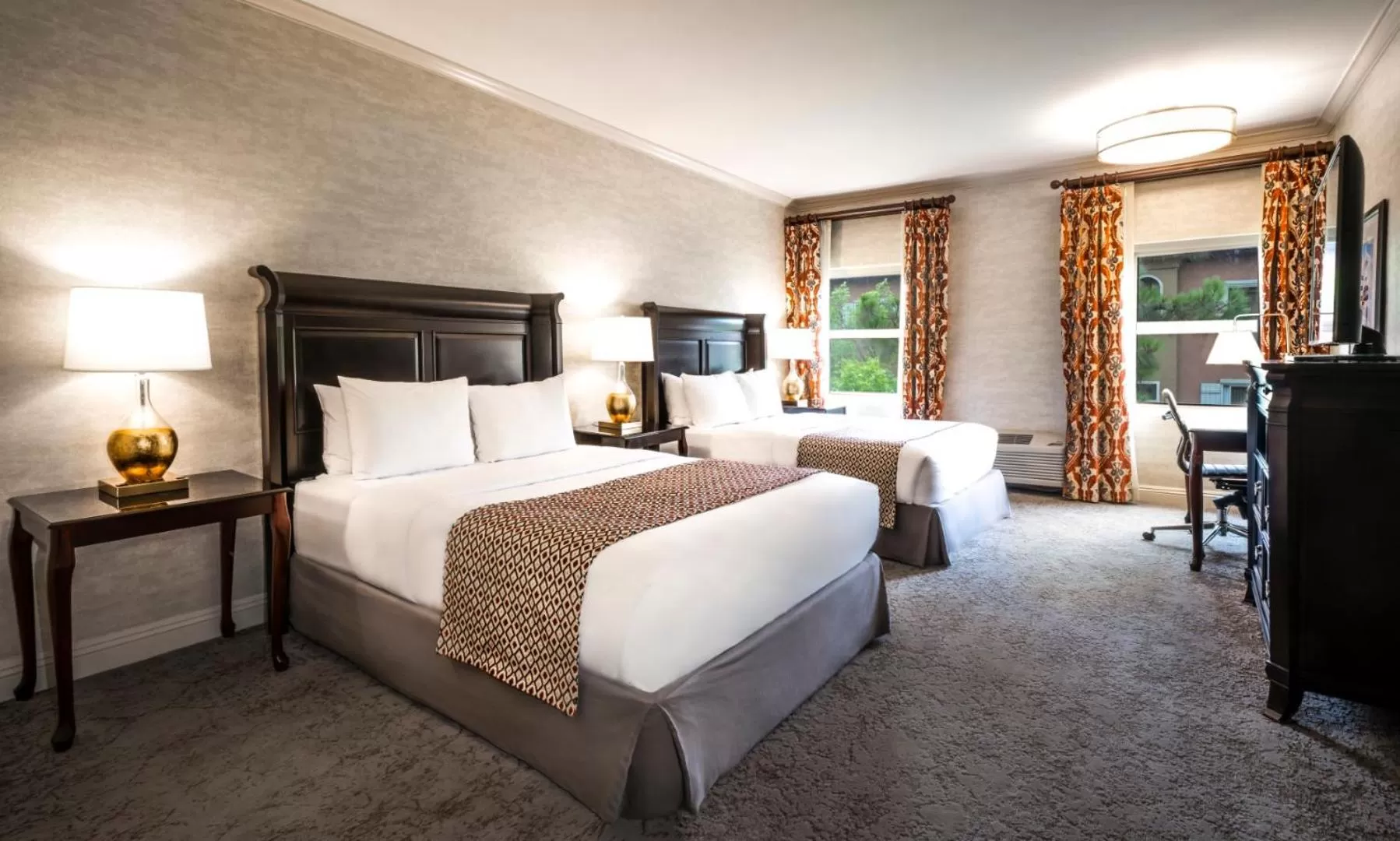 Bedroom, Bed in Ayres Hotel Costa Mesa Newport Beach