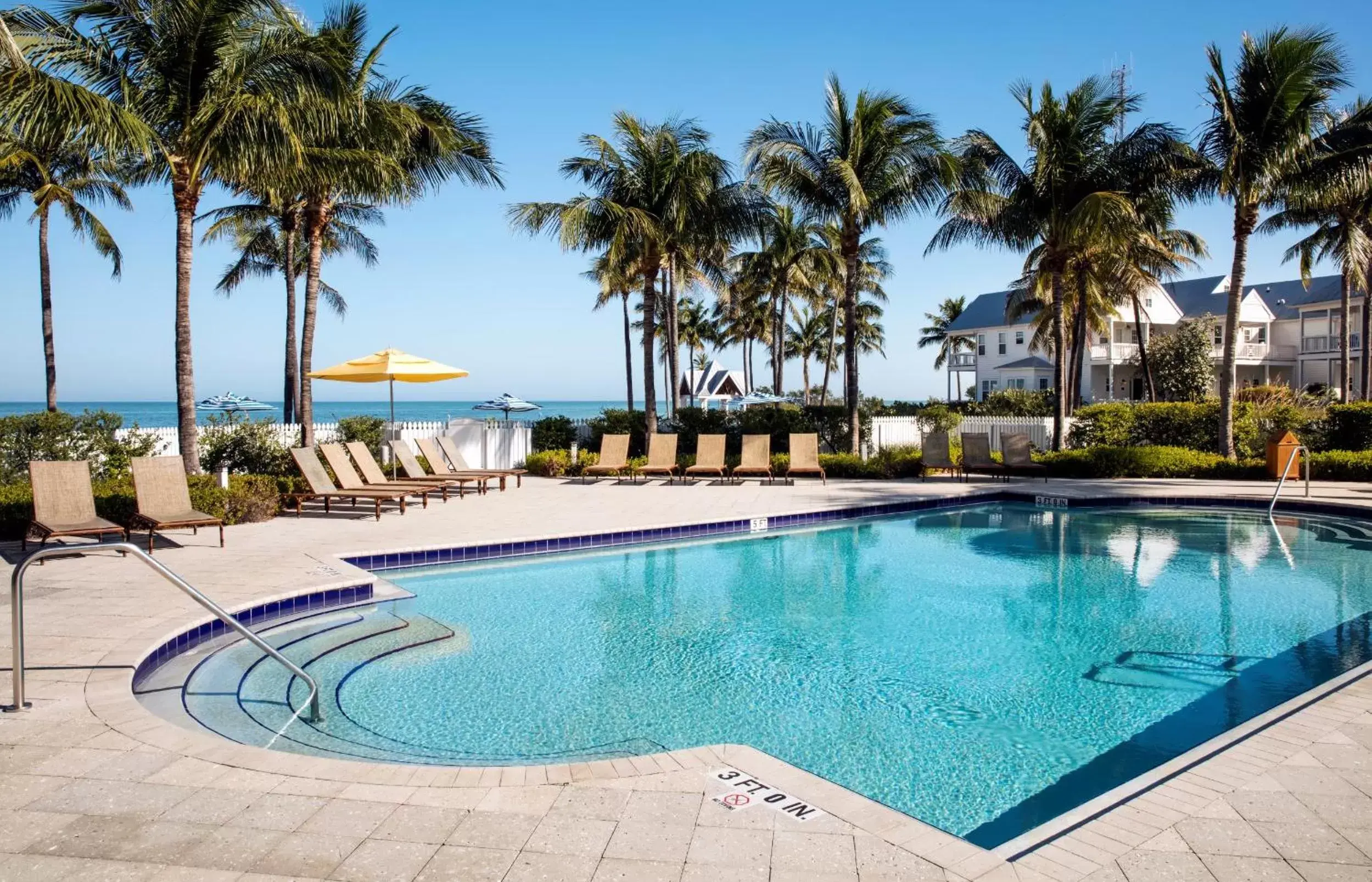 Swimming pool in Tranquility Bay Resort Swimming pool in Tranquility Bay Resort