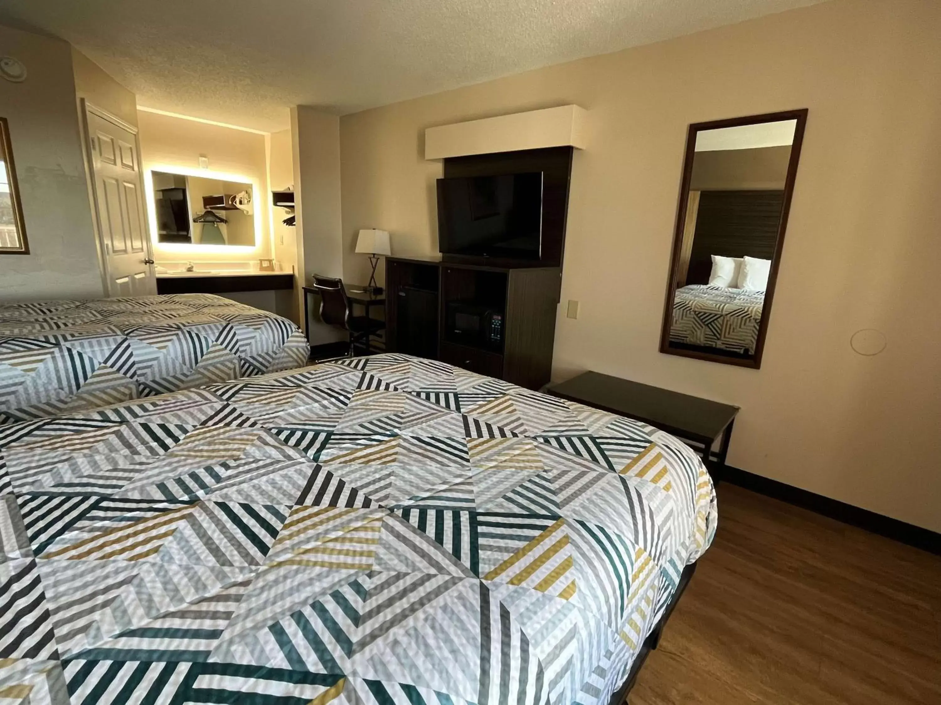 Bedroom, Bed in Baymont by Wyndham Georgetown/Near Georgetown Marina