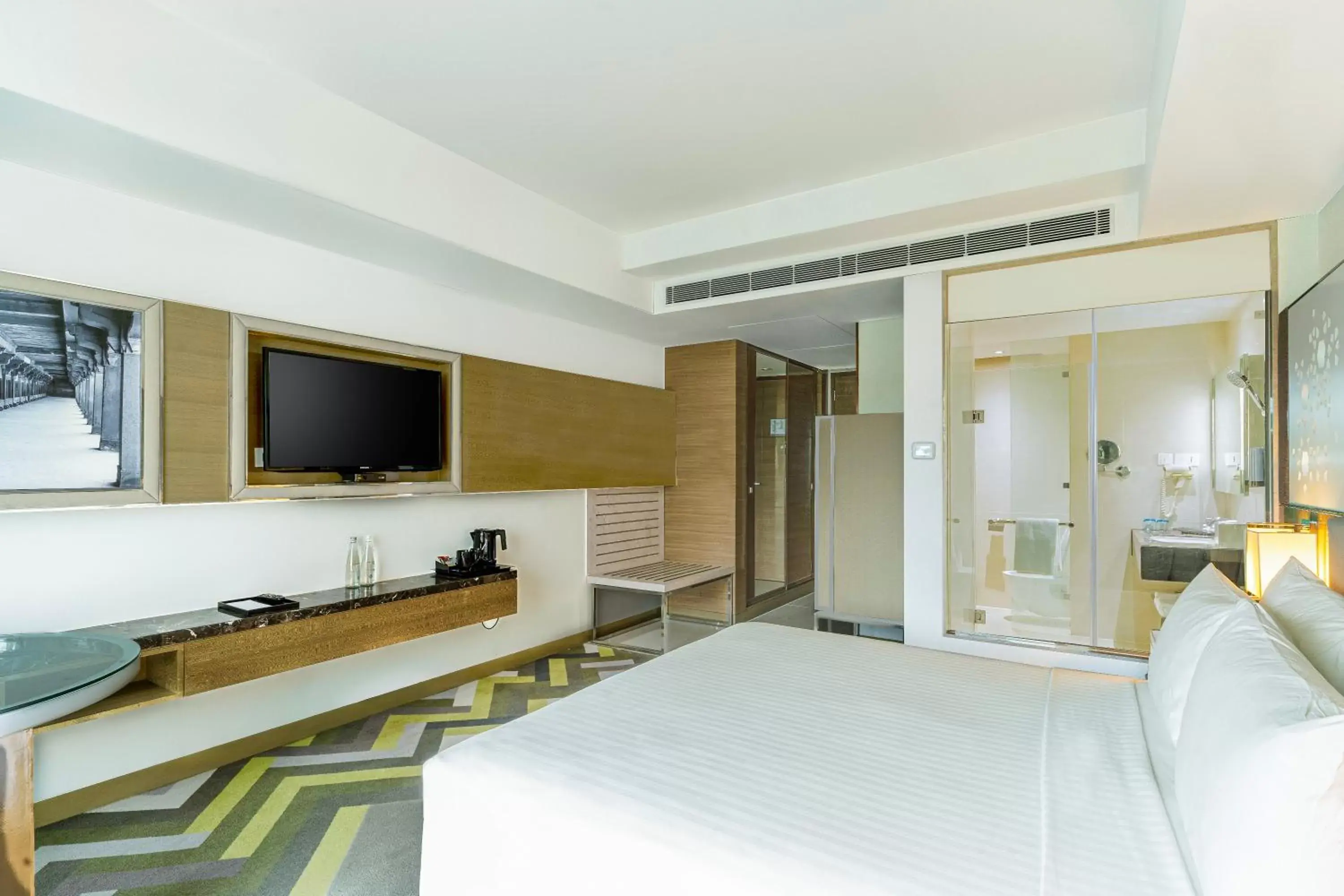 Bedroom, TV/Entertainment Center in Courtyard by Marriott Agra