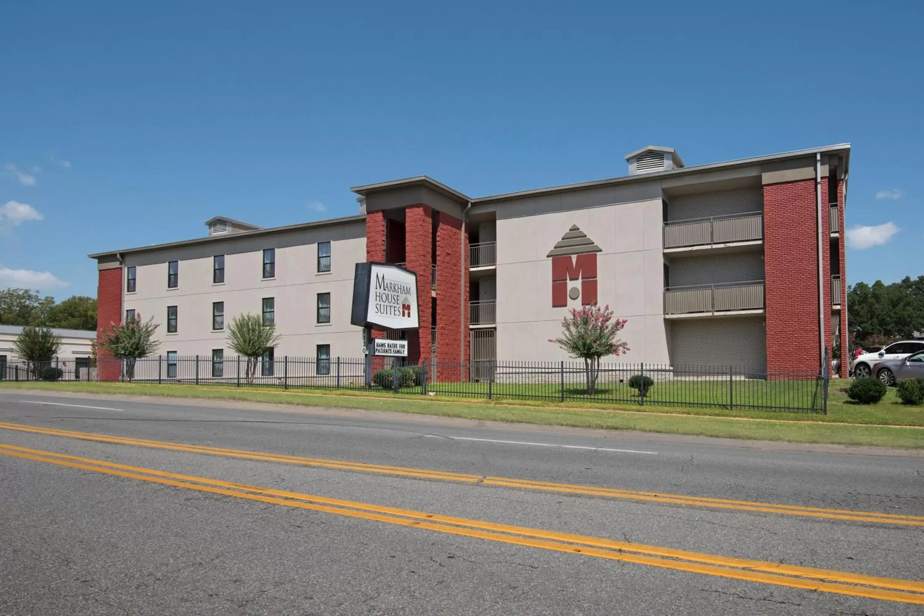 Property Building in Markham House Suites Little Rock Medical Center