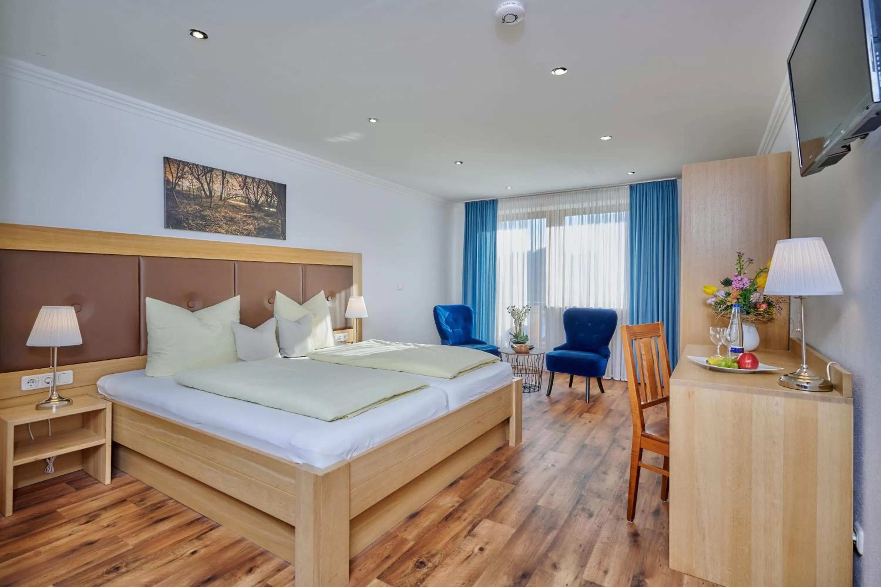 Photo of the whole room, Bed in Hotel Restaurant Zum Goldenen Anker mit Hallenbad & Wellnessbereich