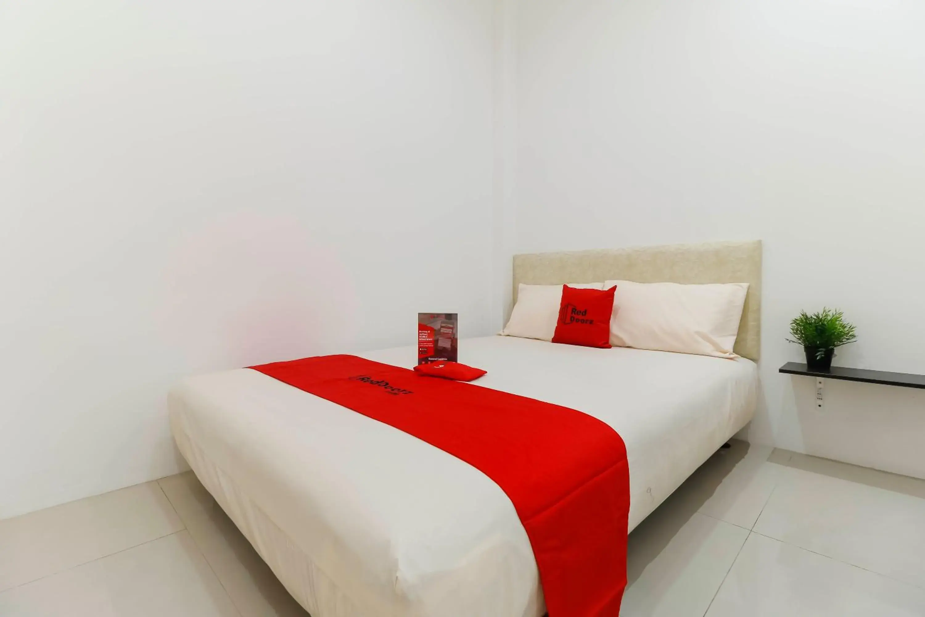 Bedroom, Bed in RedDoorz Plus @ Kapuk Business Park