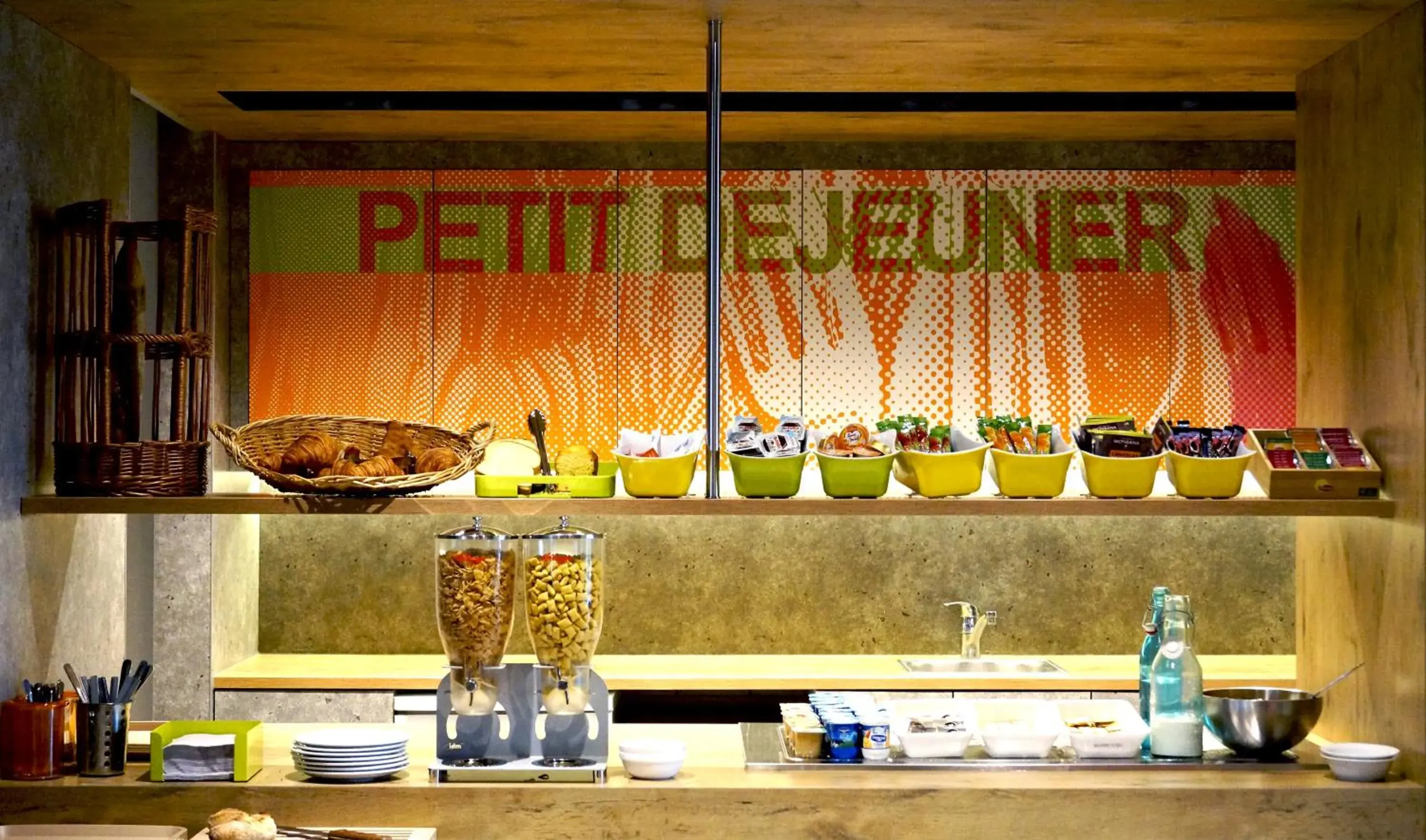 Buffet breakfast, Restaurant/Places to Eat in ibis budget Bergerac