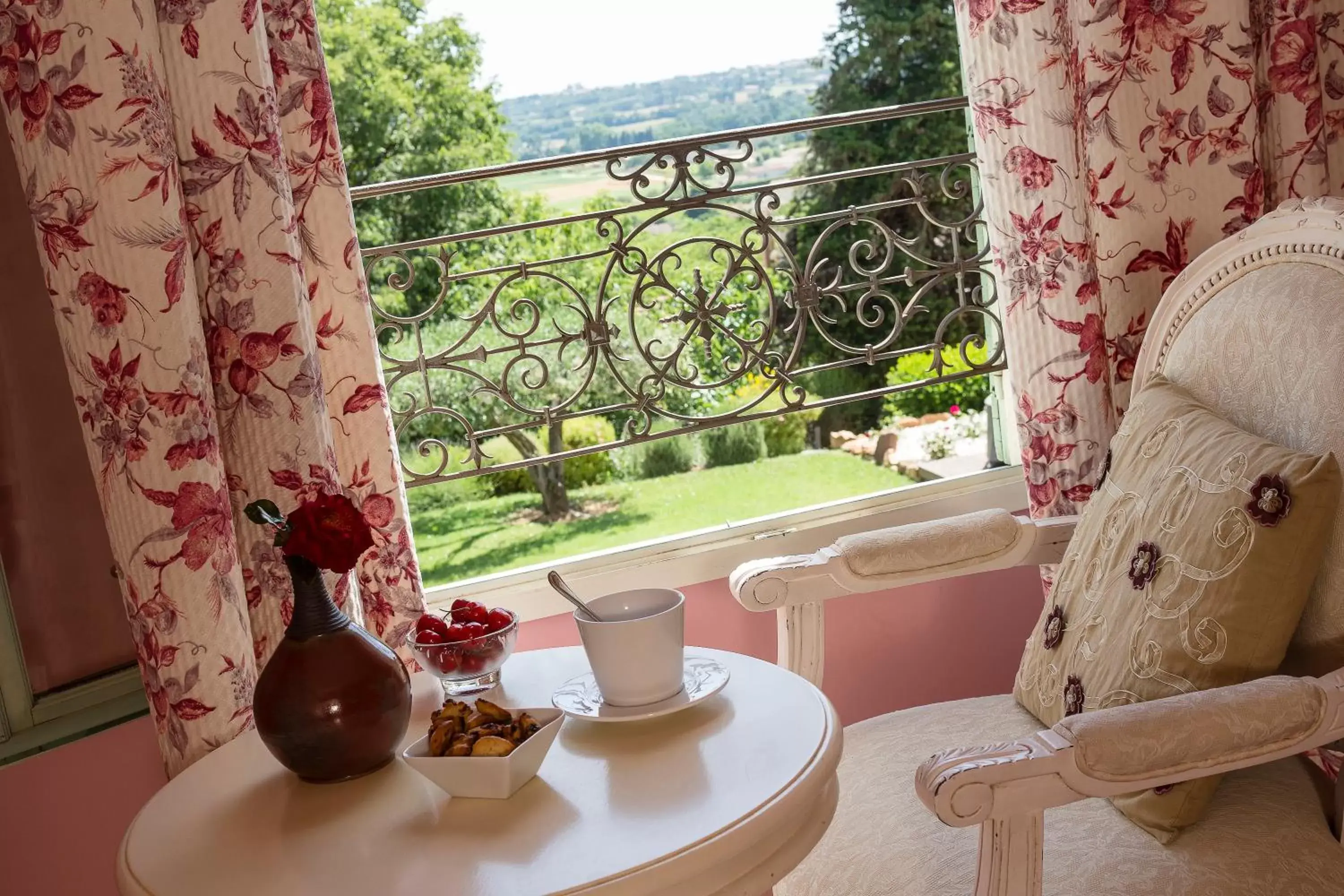 Garden view, Bathroom in Le Clos De Pradines