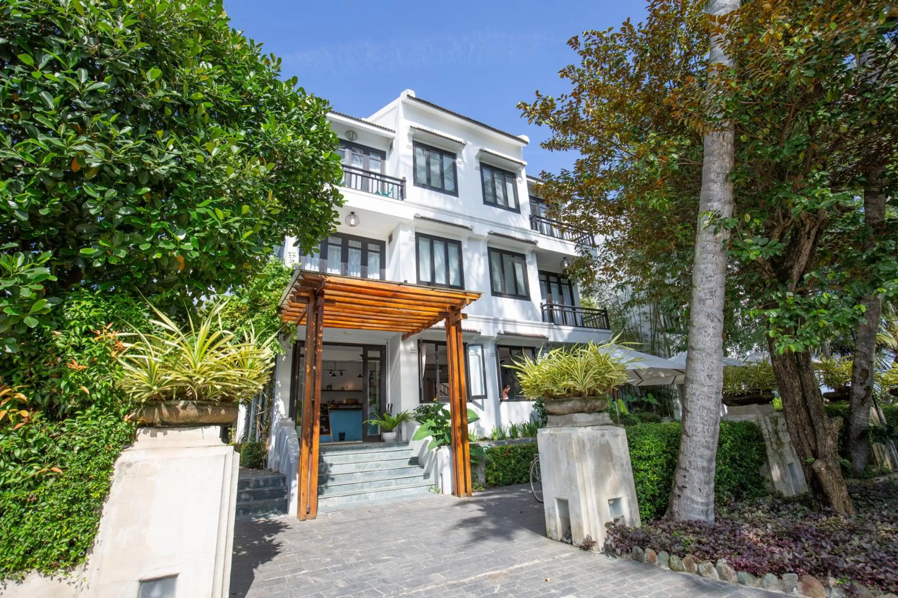 Property building in Tra Que Mansion