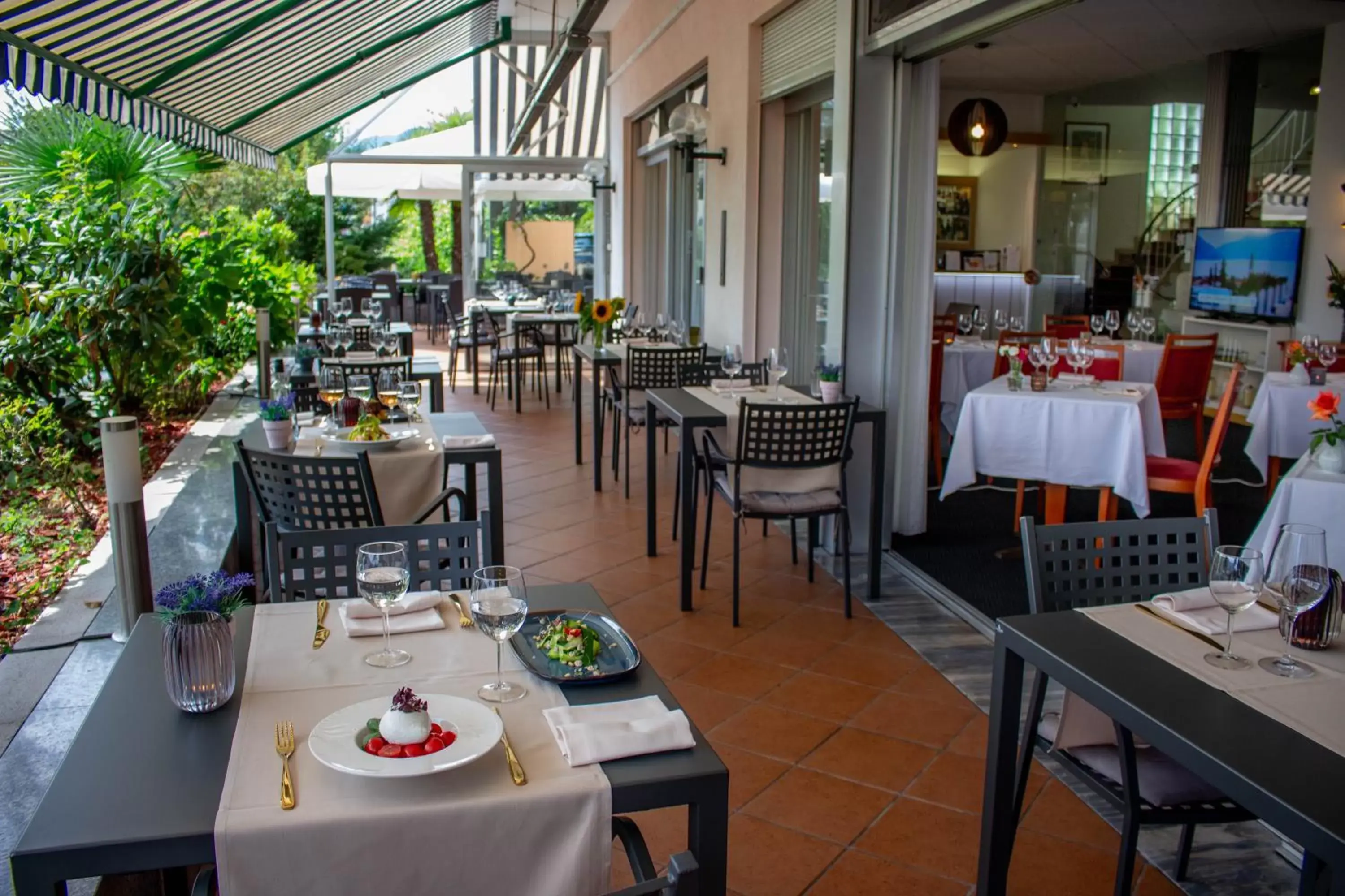 Restaurant/Places to Eat in Hotel La Perla