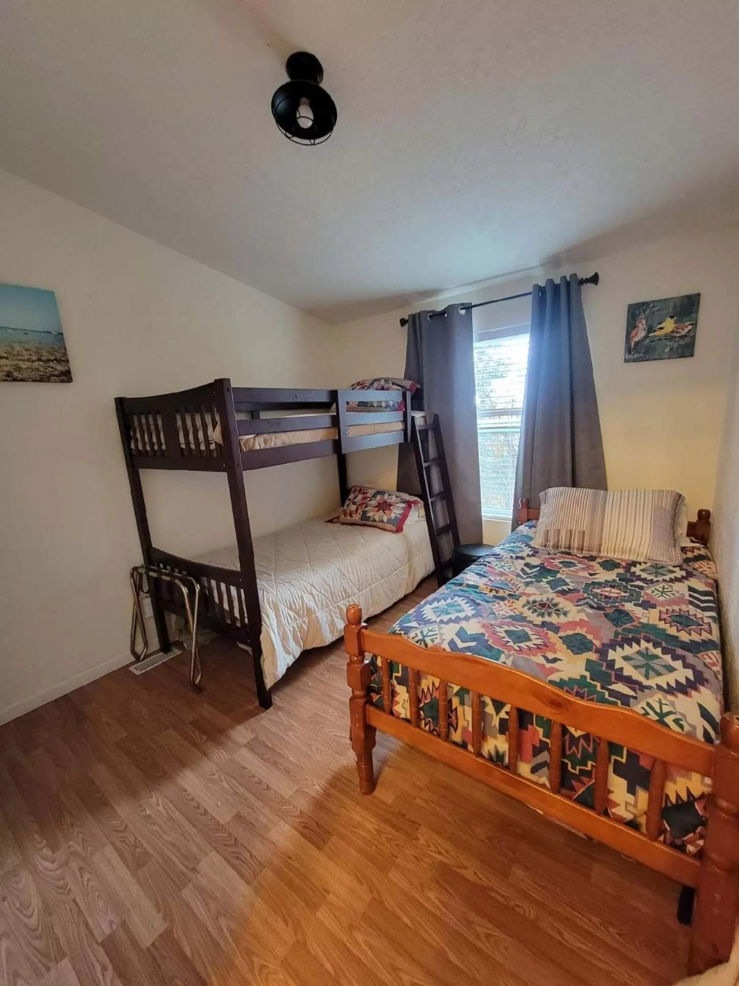Bed in Crater Lake Gateway-Rocky Point Resort