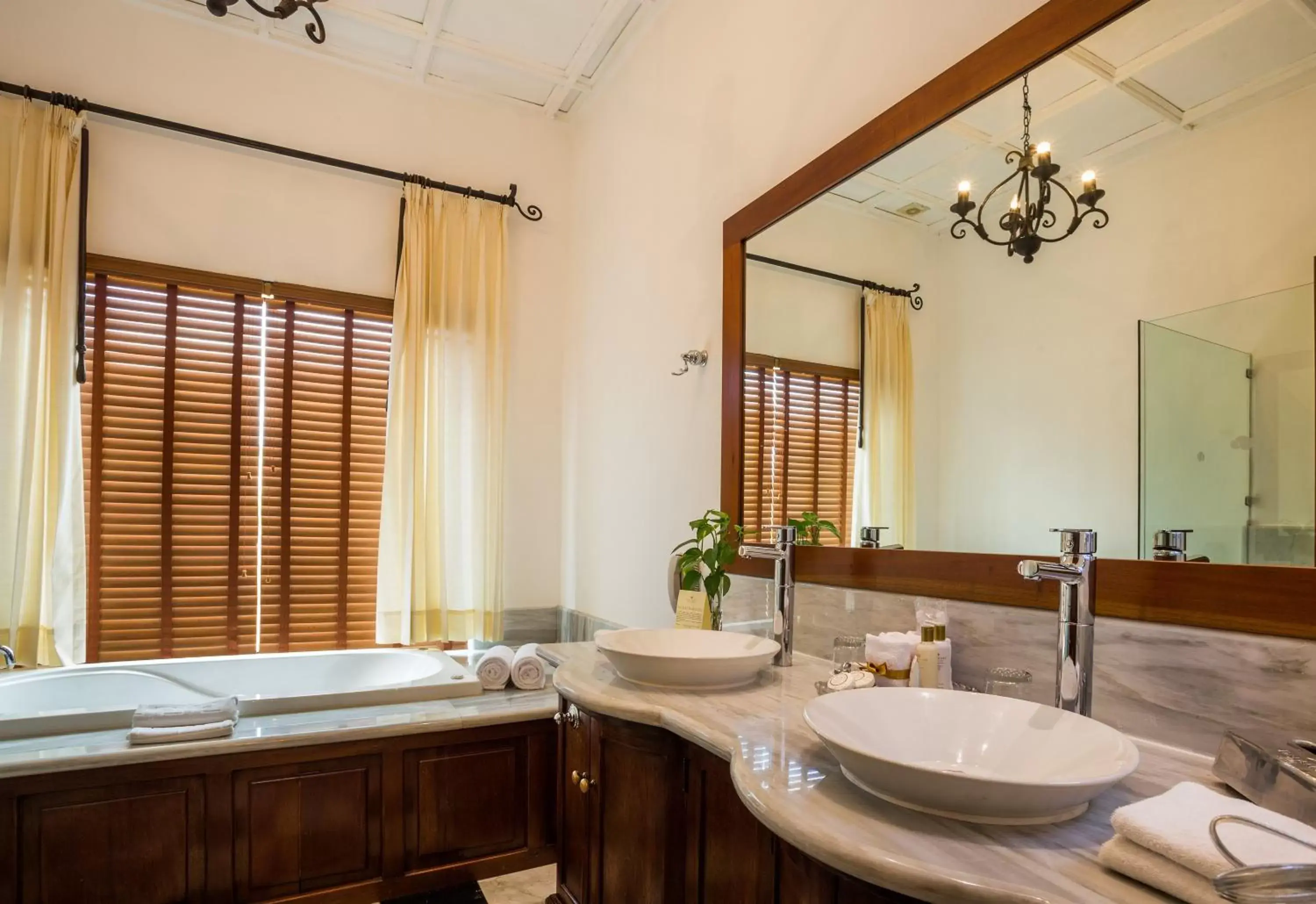 Hot Tub, Bathroom in Dreams Tulum Resort & Spa