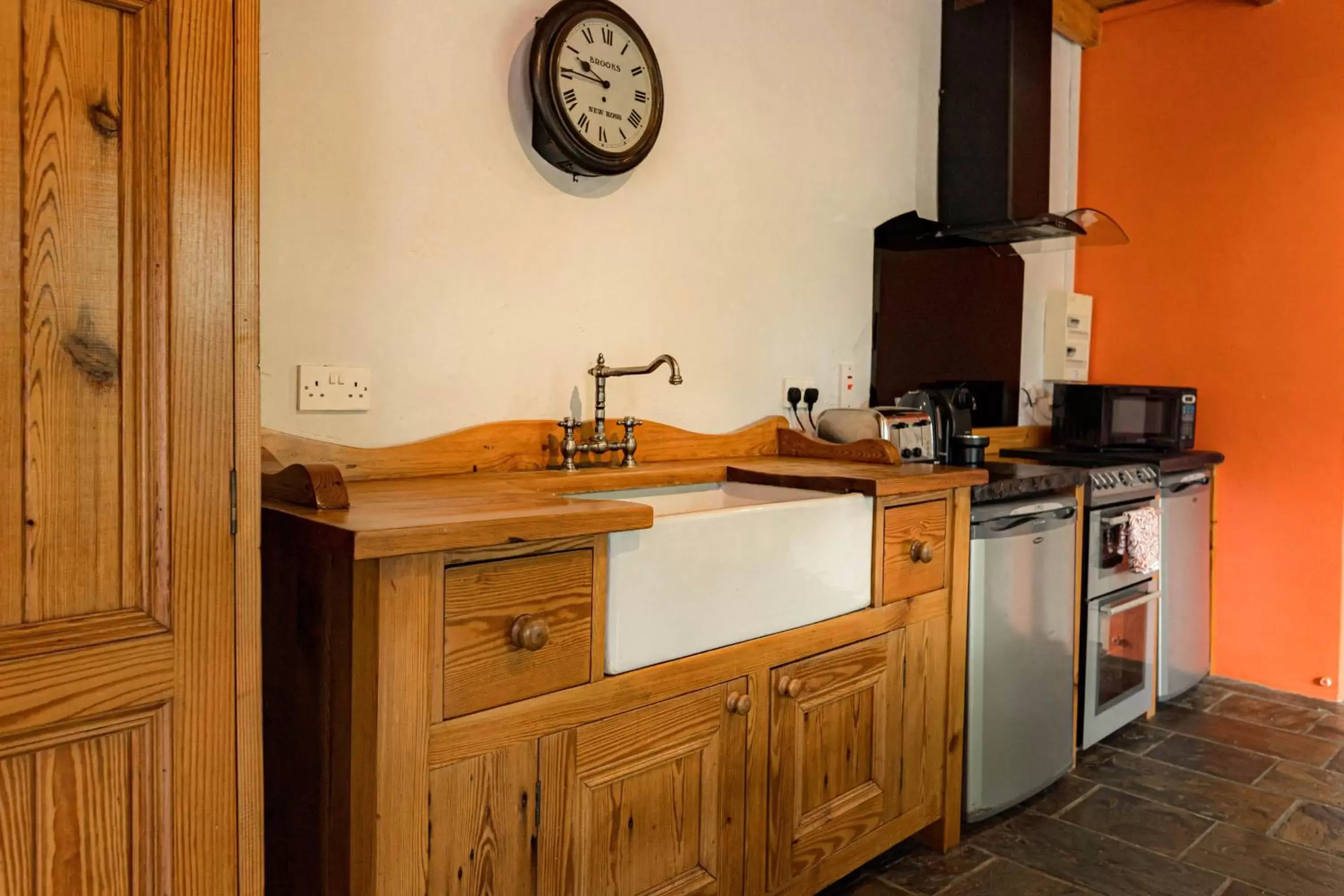 Kitchen/Kitchenette in Ferry House Holidays