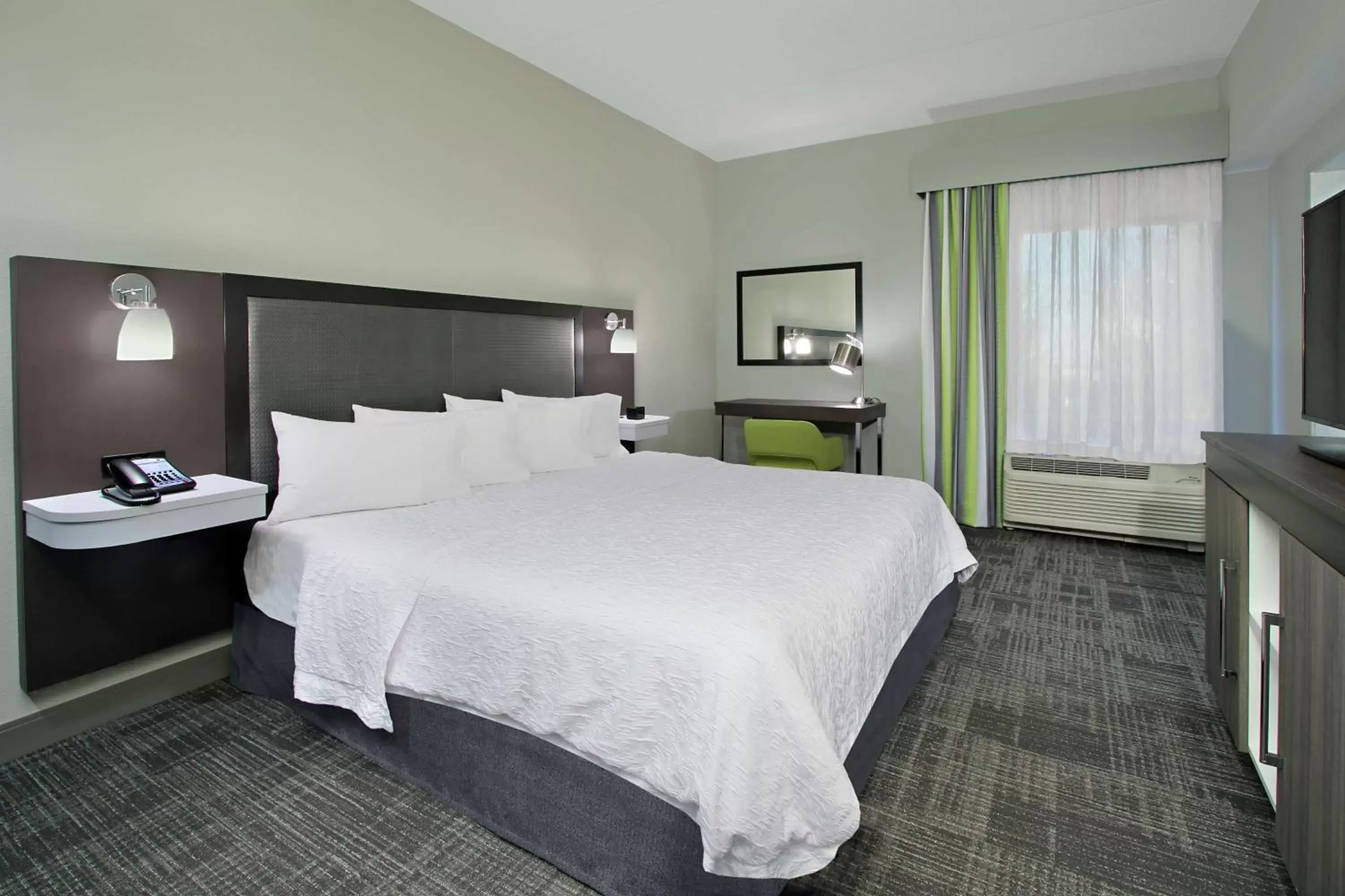 Bedroom, Bed in Hampton Inn Hagerstown-Maugansville