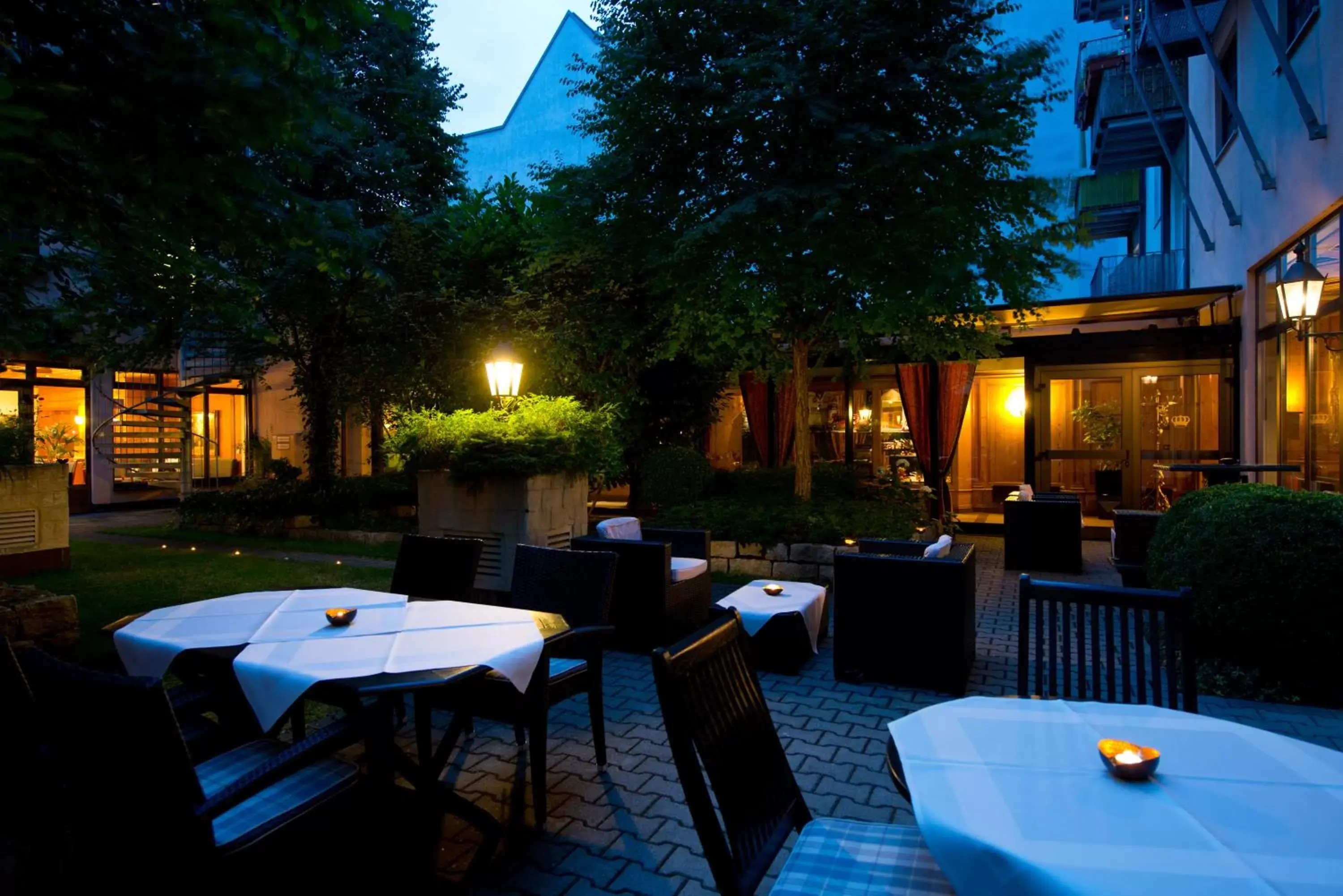 Garden, Restaurant/Places to Eat in King's Hotel Center Superior