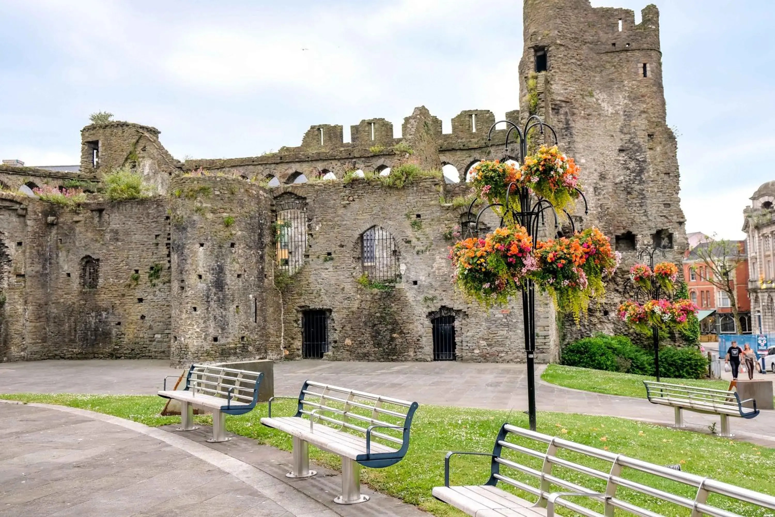 Location, Property Building in Cwtsh Hostel