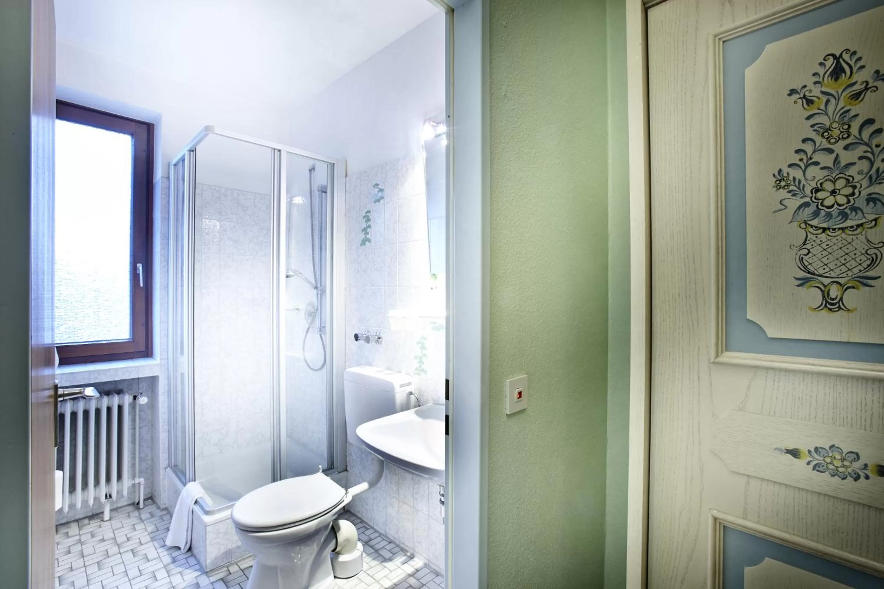 Bathroom in Hotel Hannover Airport by Premiere Classe