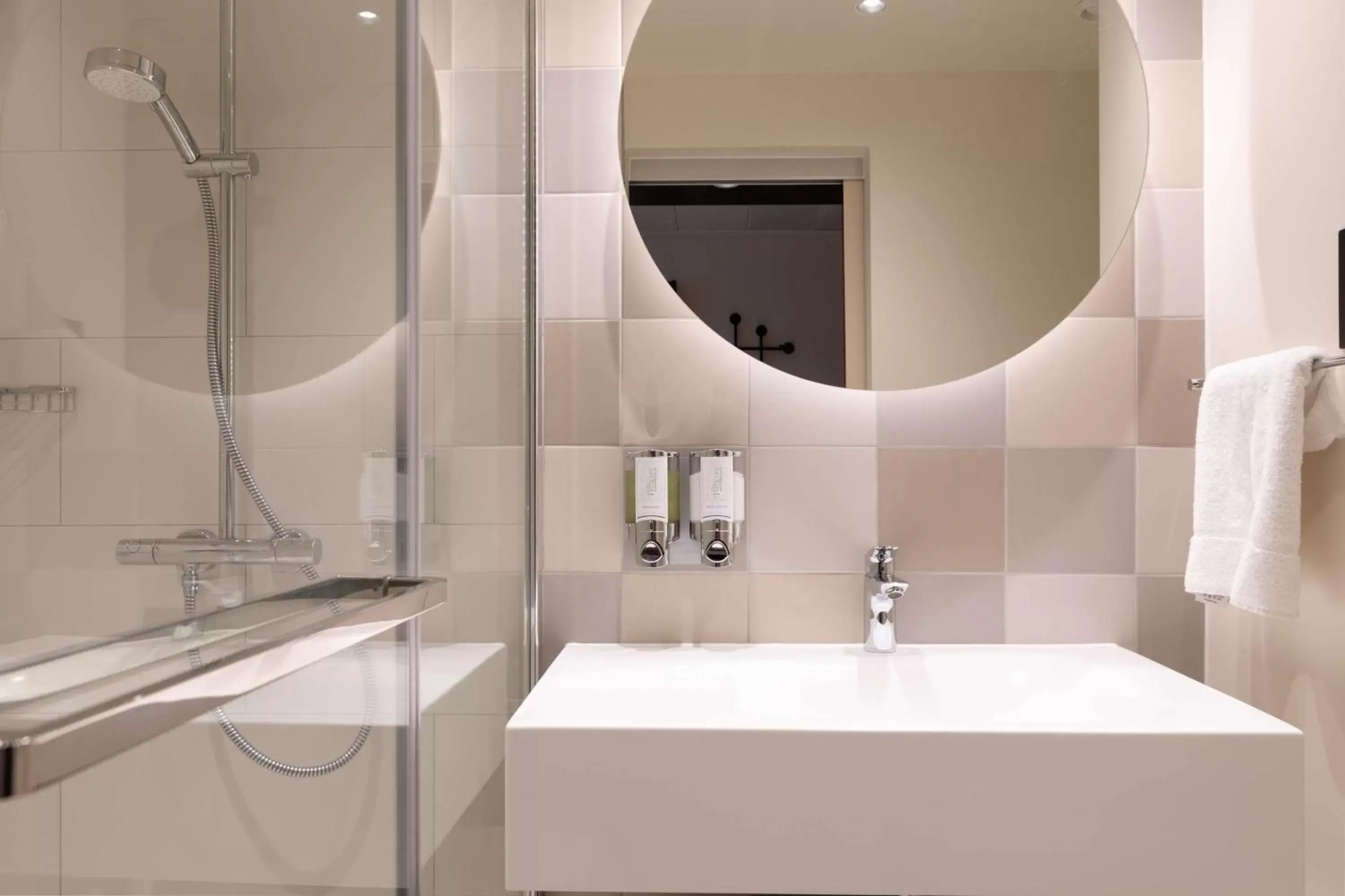 Bathroom in Hampton by Hilton Ashford International