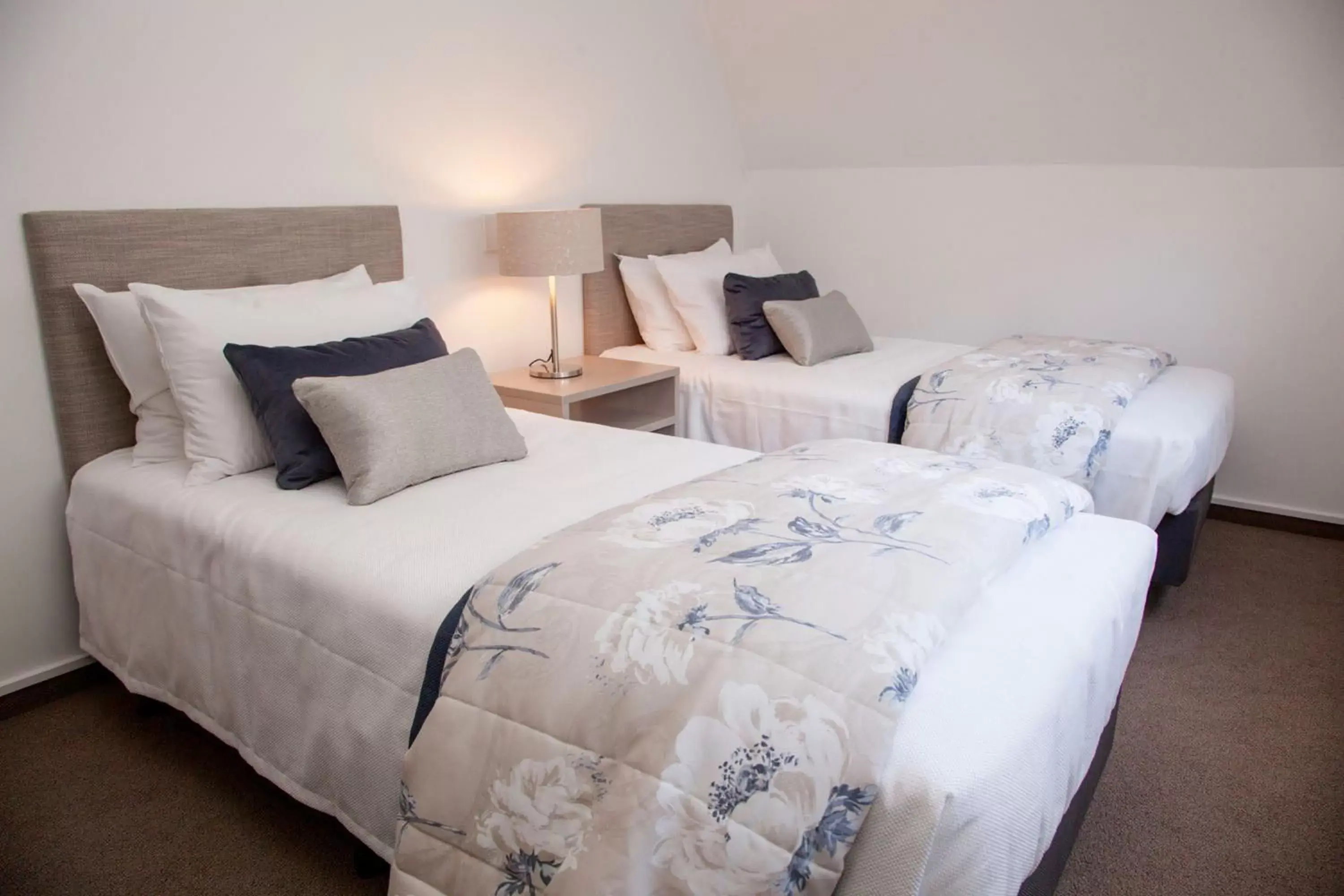 Photo of the whole room, Bed in Aria on Bank Photo of the whole room, Bed in Aria on Bank