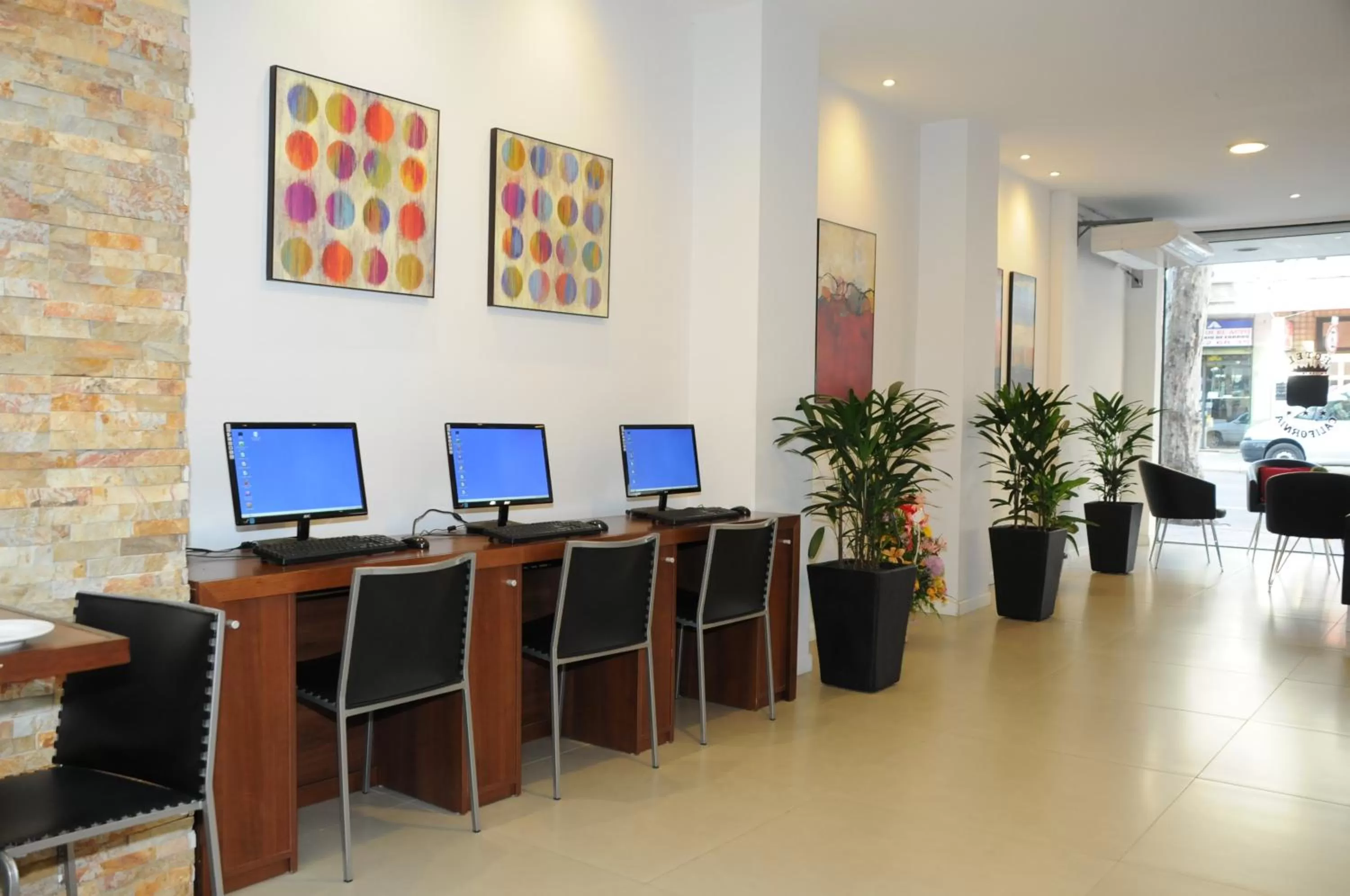 Business facilities in Hotel California