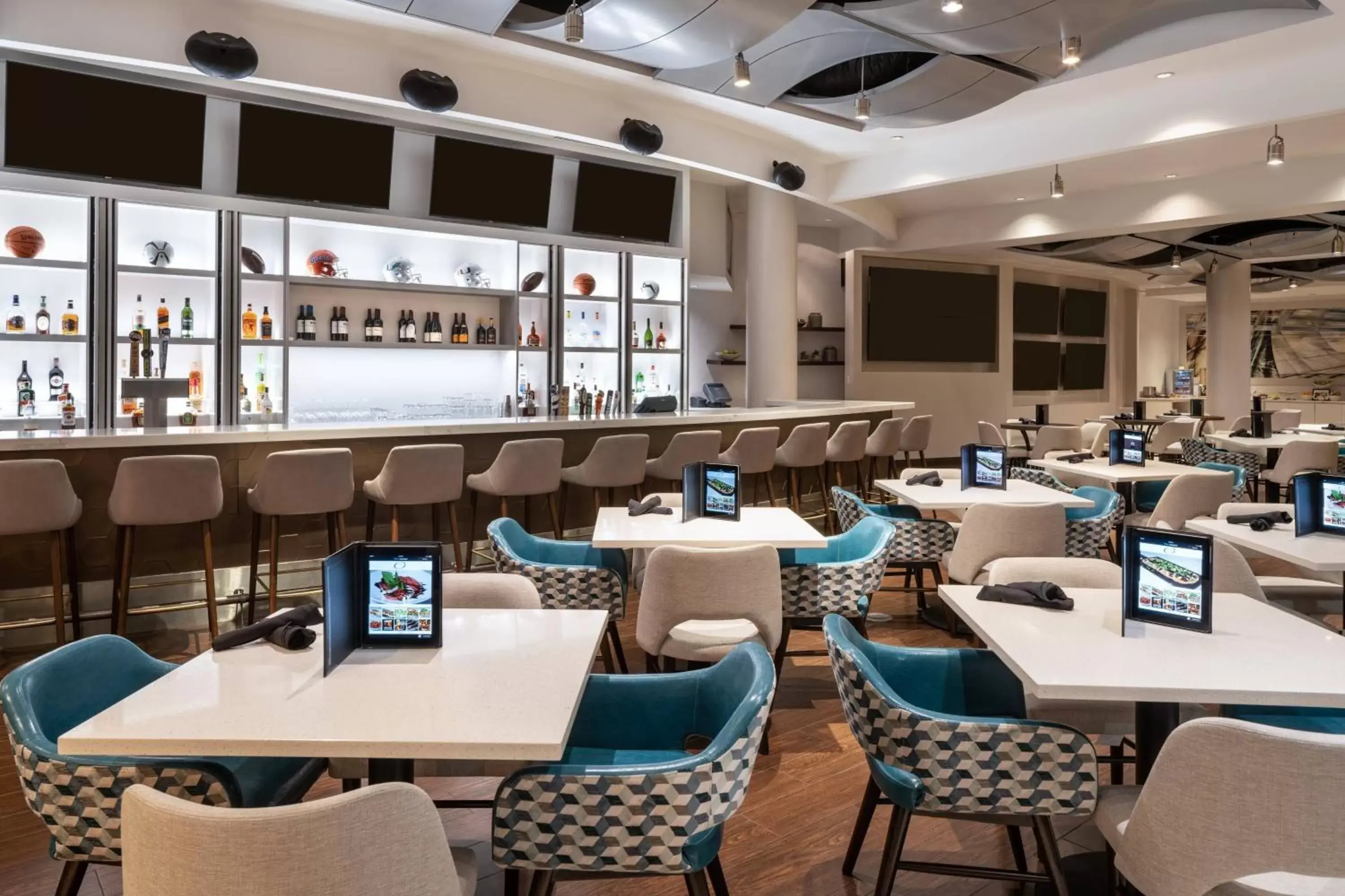 Restaurant/places to eat, Lounge/Bar in Miami Airport Marriott