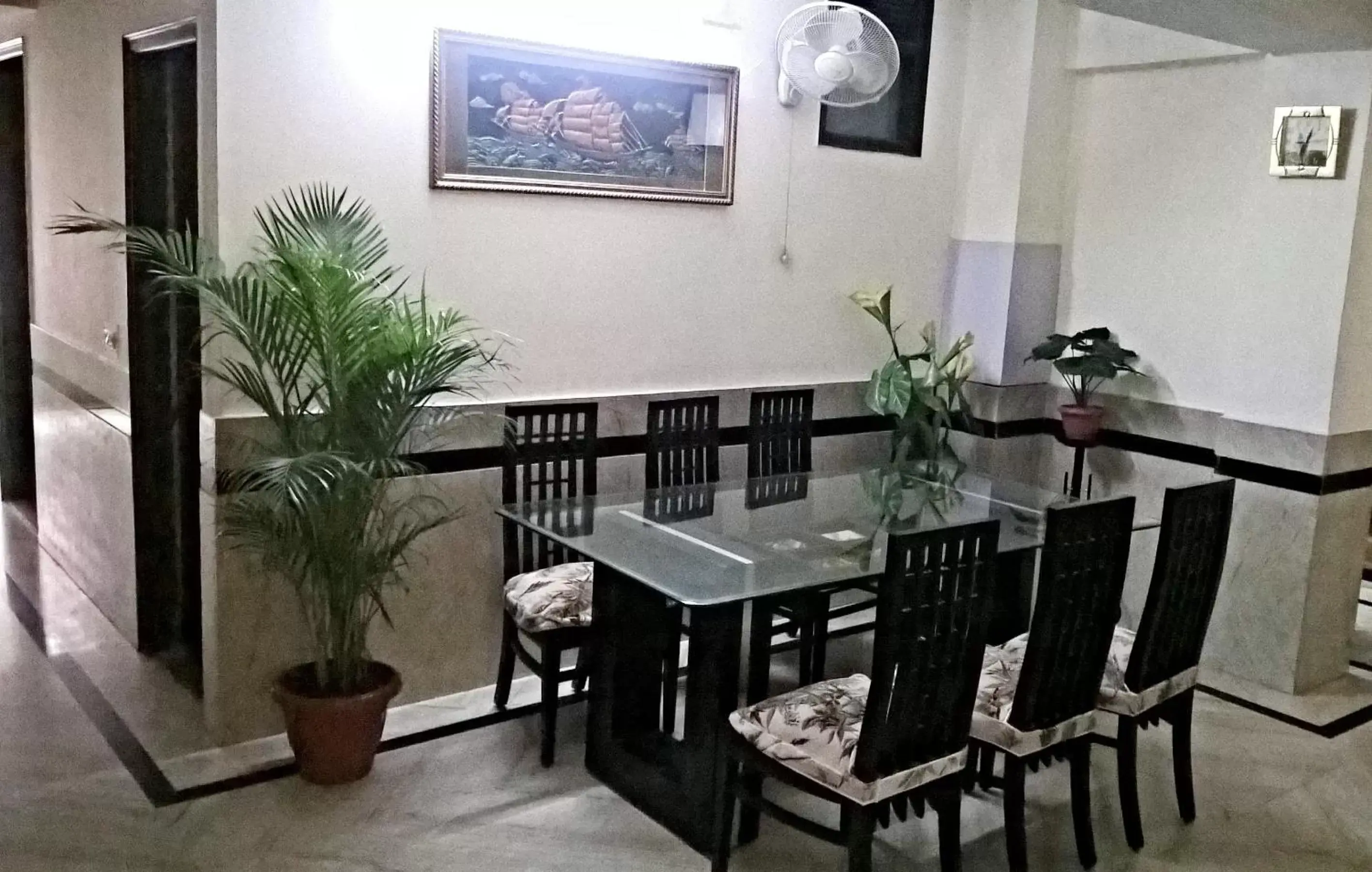 Restaurant/places to eat, Dining Area in Hotel Su Shree Continental 5 Minutes Walk From New Delhi Railway Station