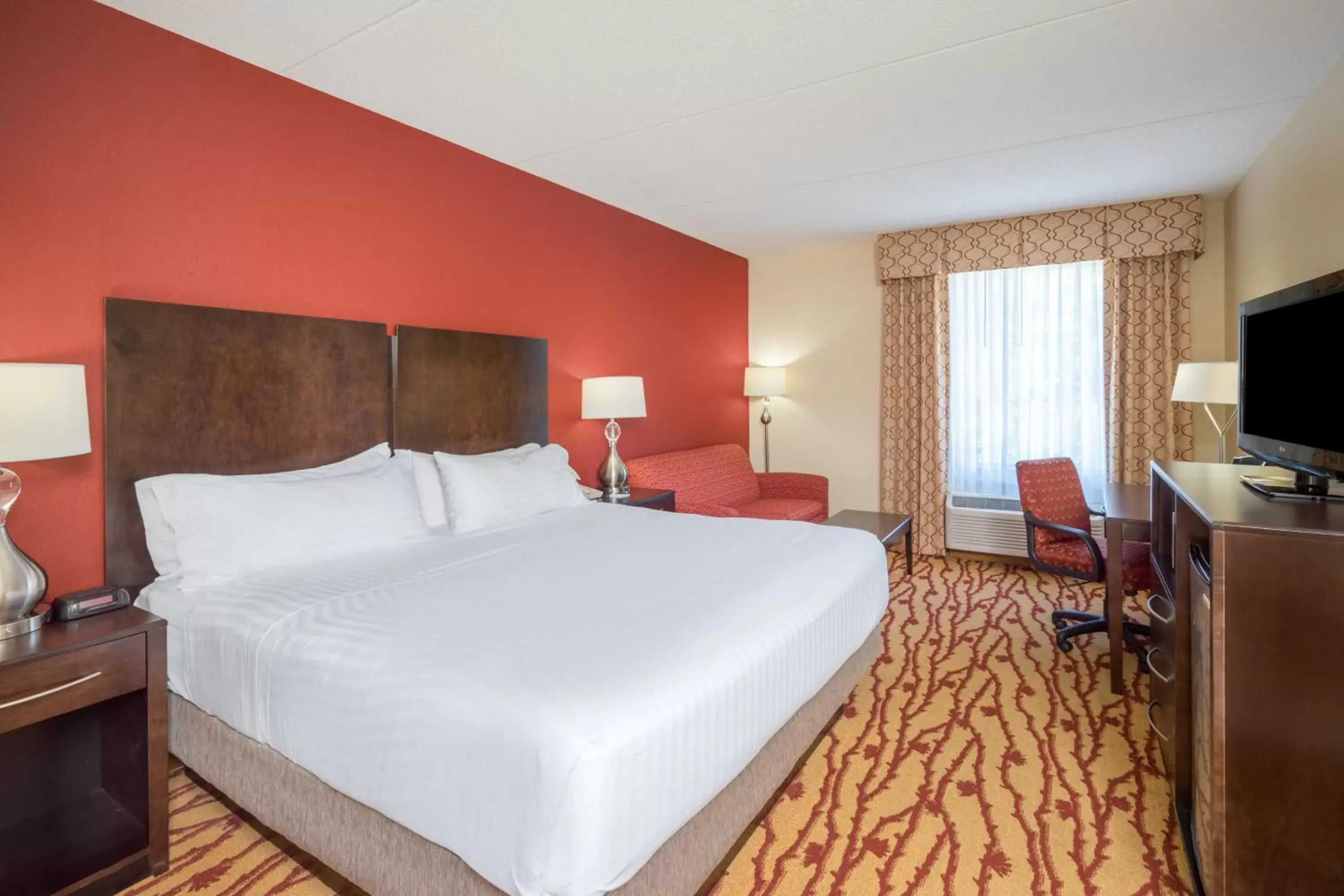 Photo of the whole room, Bed in Holiday Inn Express Hanover, an IHG Hotel