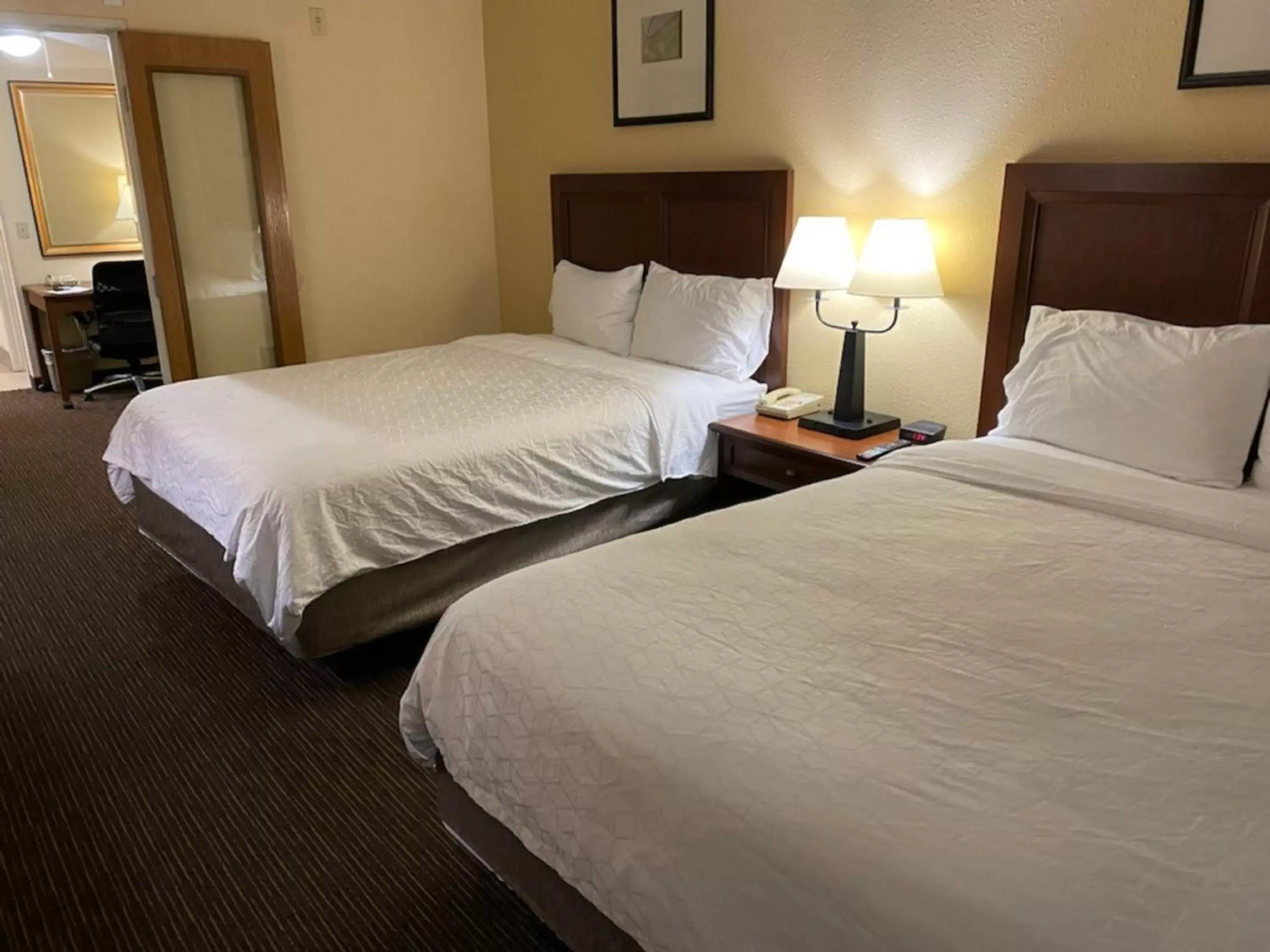 Photo of the whole room, Bed in Holiday Inn Express Hotel & Suites Scottsdale - Old Town, an IHG Hotel