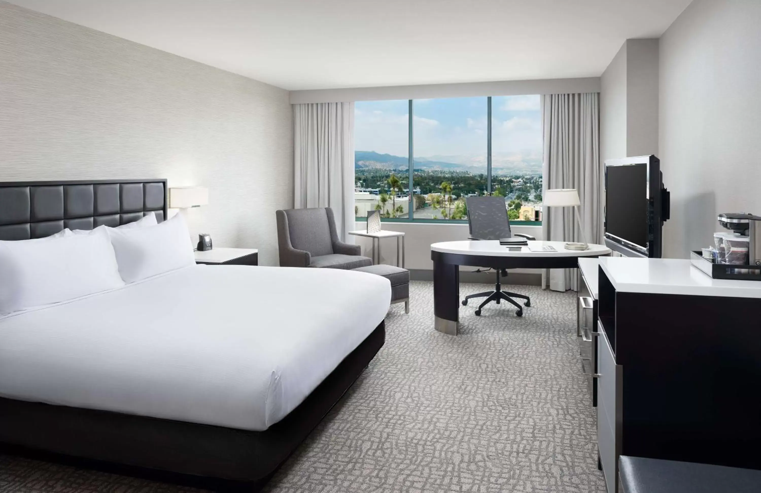 King Room - Disability Access in Hilton Woodland Hills/ Los Angeles
