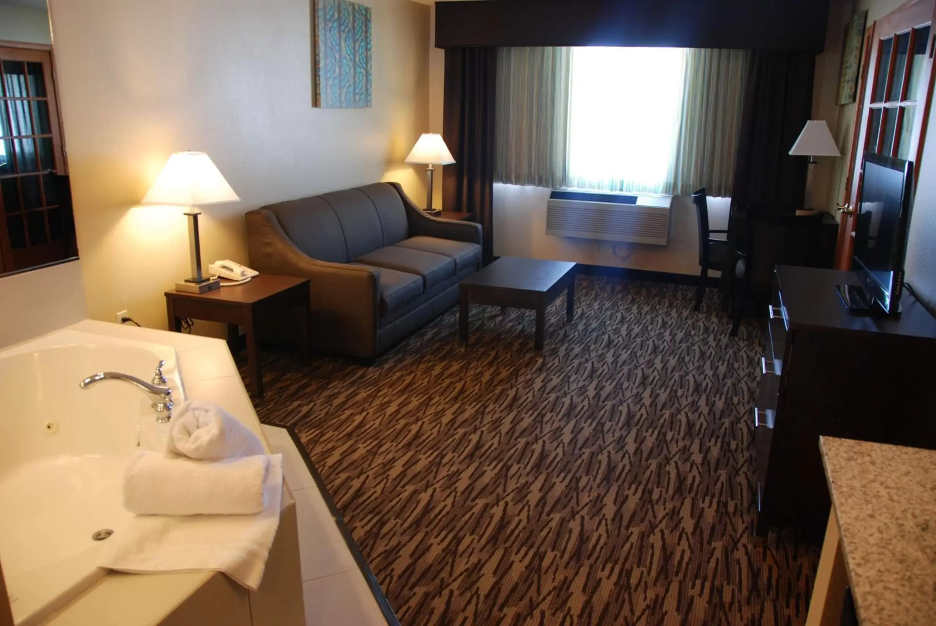 Photo of the whole room, Seating Area in Best Western Baraboo Inn