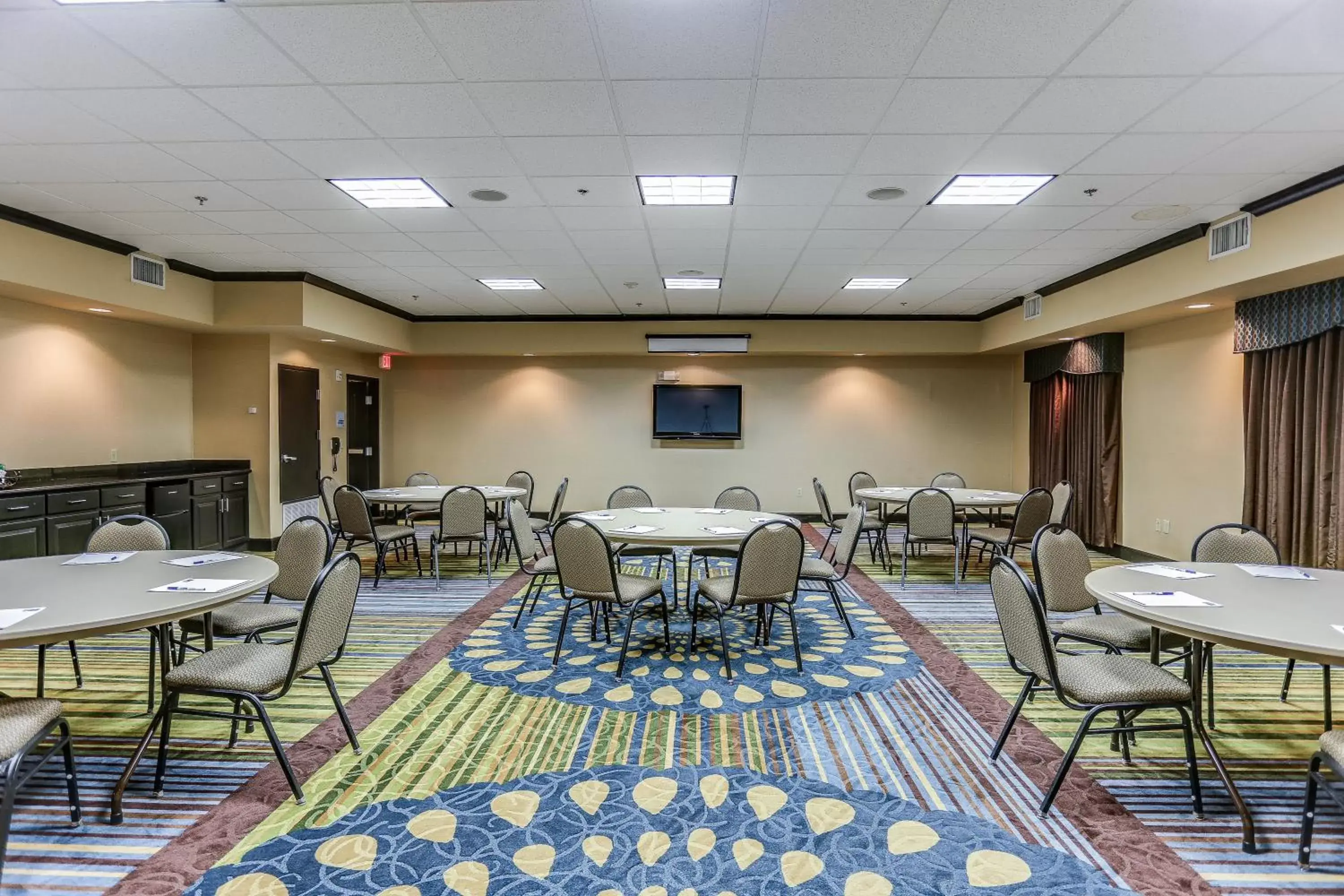 Meeting/conference room in Holiday Inn Express Hotel & Suites Huntsville, an IHG Hotel