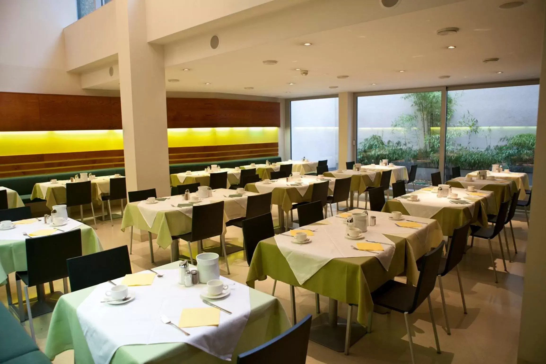 Restaurant/places to eat in Hotel Caroline Restaurant/places to eat in Hotel Caroline