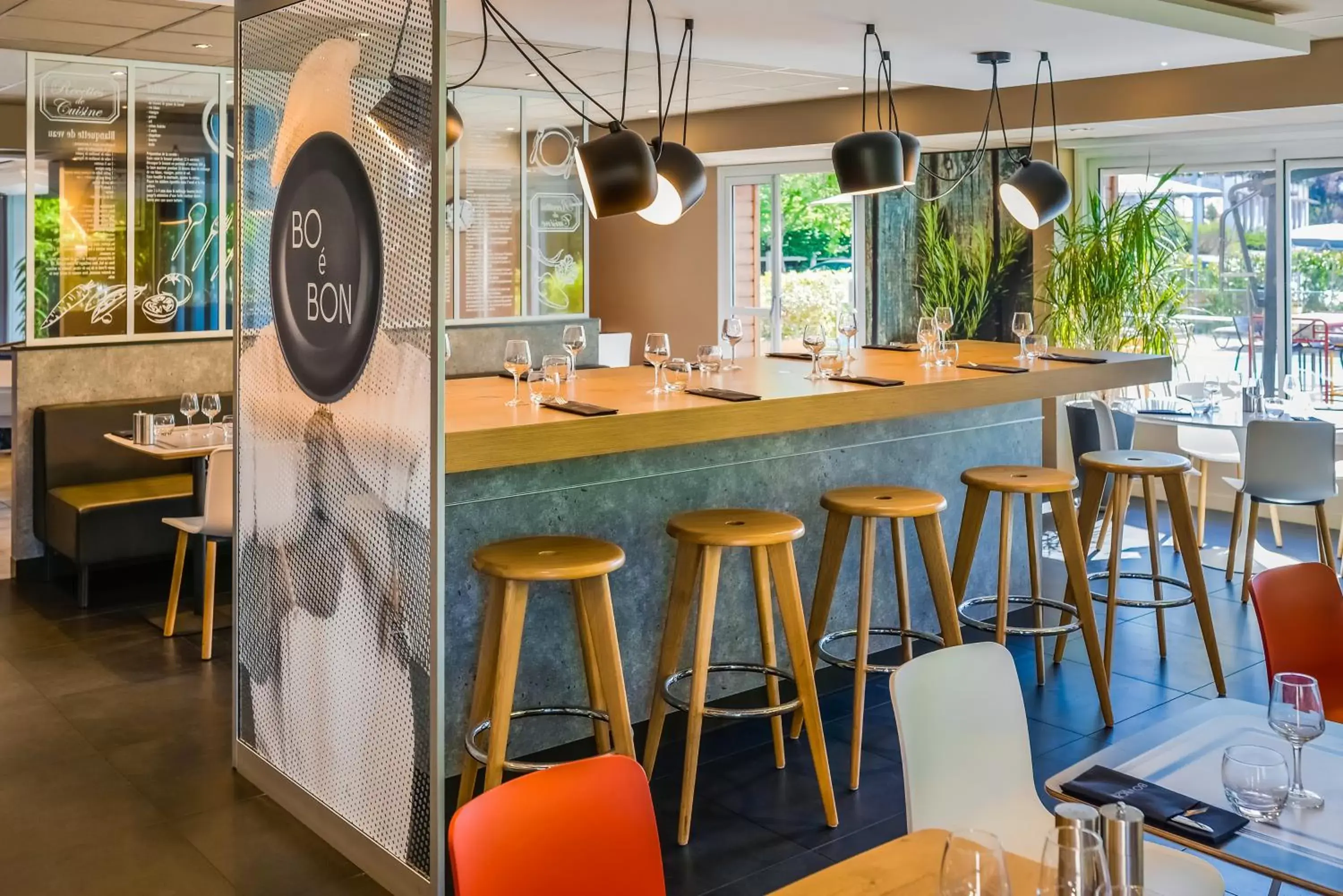 Restaurant/places to eat, Lounge/Bar in Ibis Roanne Le Coteau Hotel Restaurant