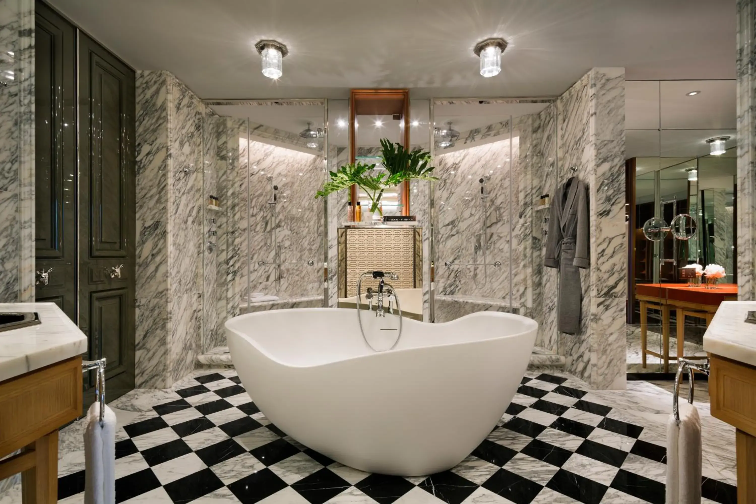 Bathroom in Rosewood Hong Kong