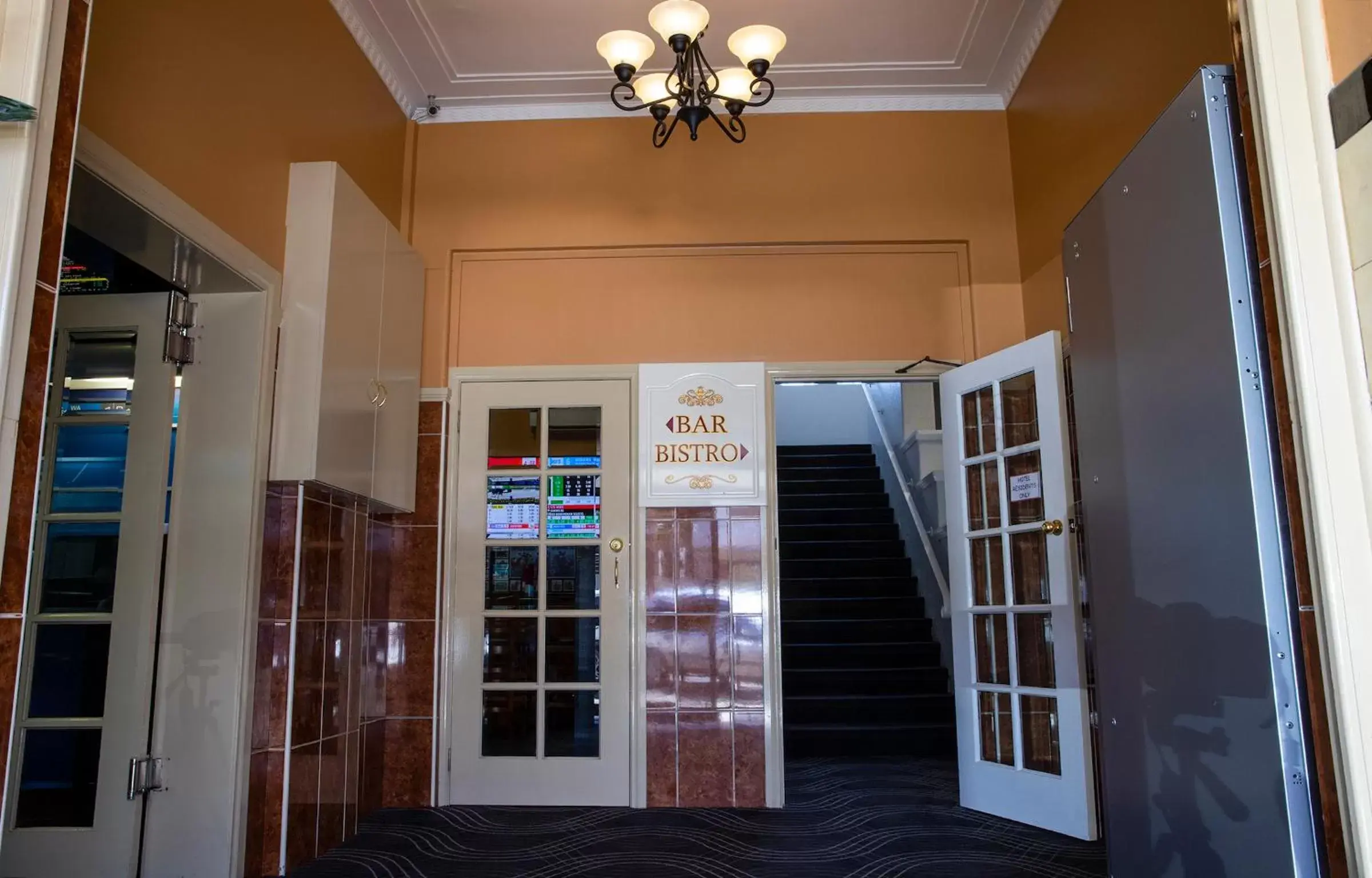 Facade/entrance in Criterion Hotel Gundagai