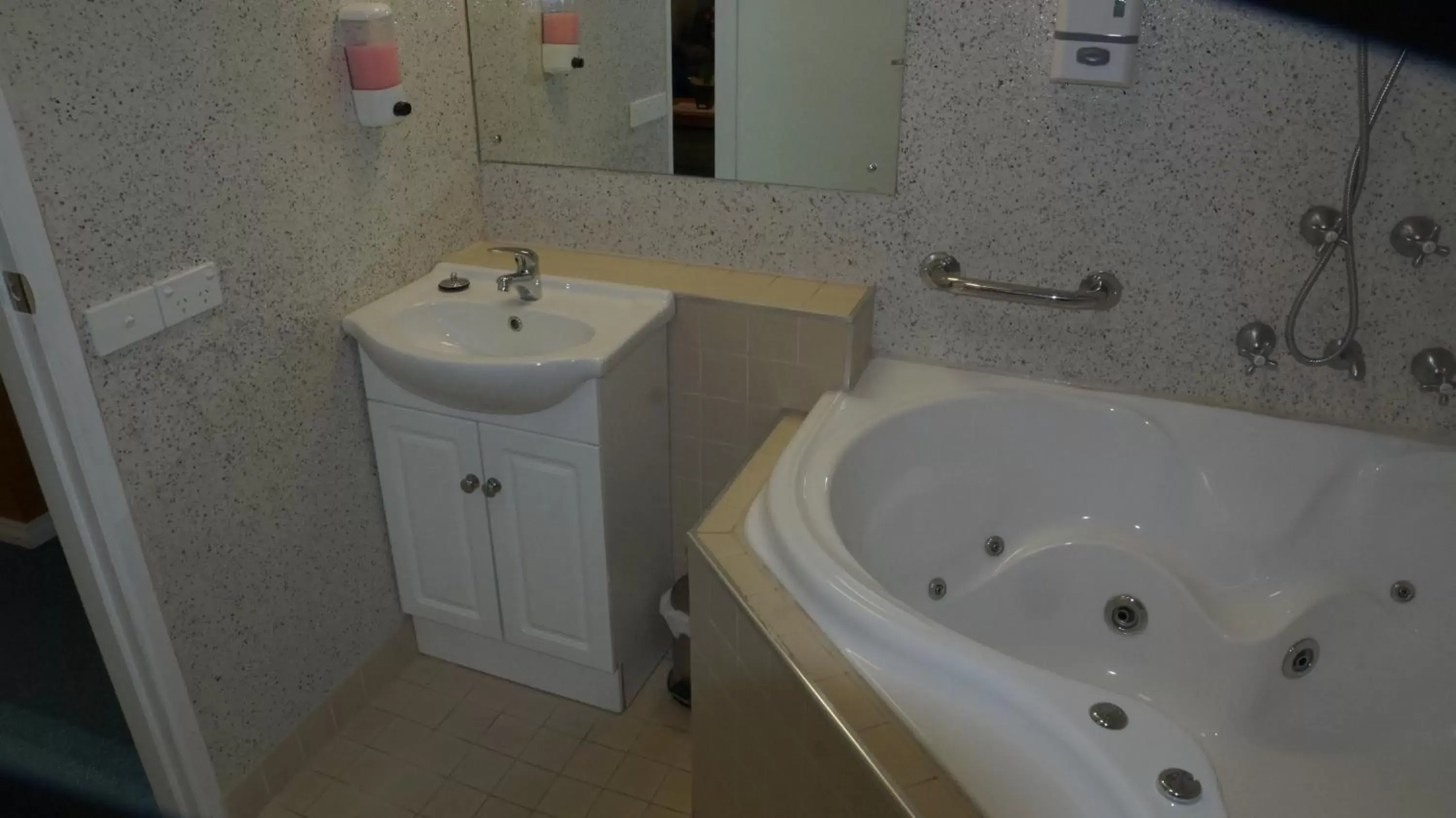 Bathroom in Golden Leaf Motel