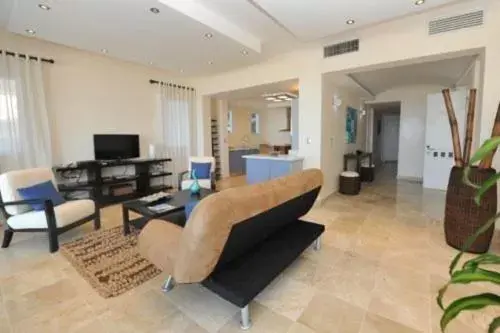 Living room, Seating Area in Watermark Luxury Oceanfront Residences