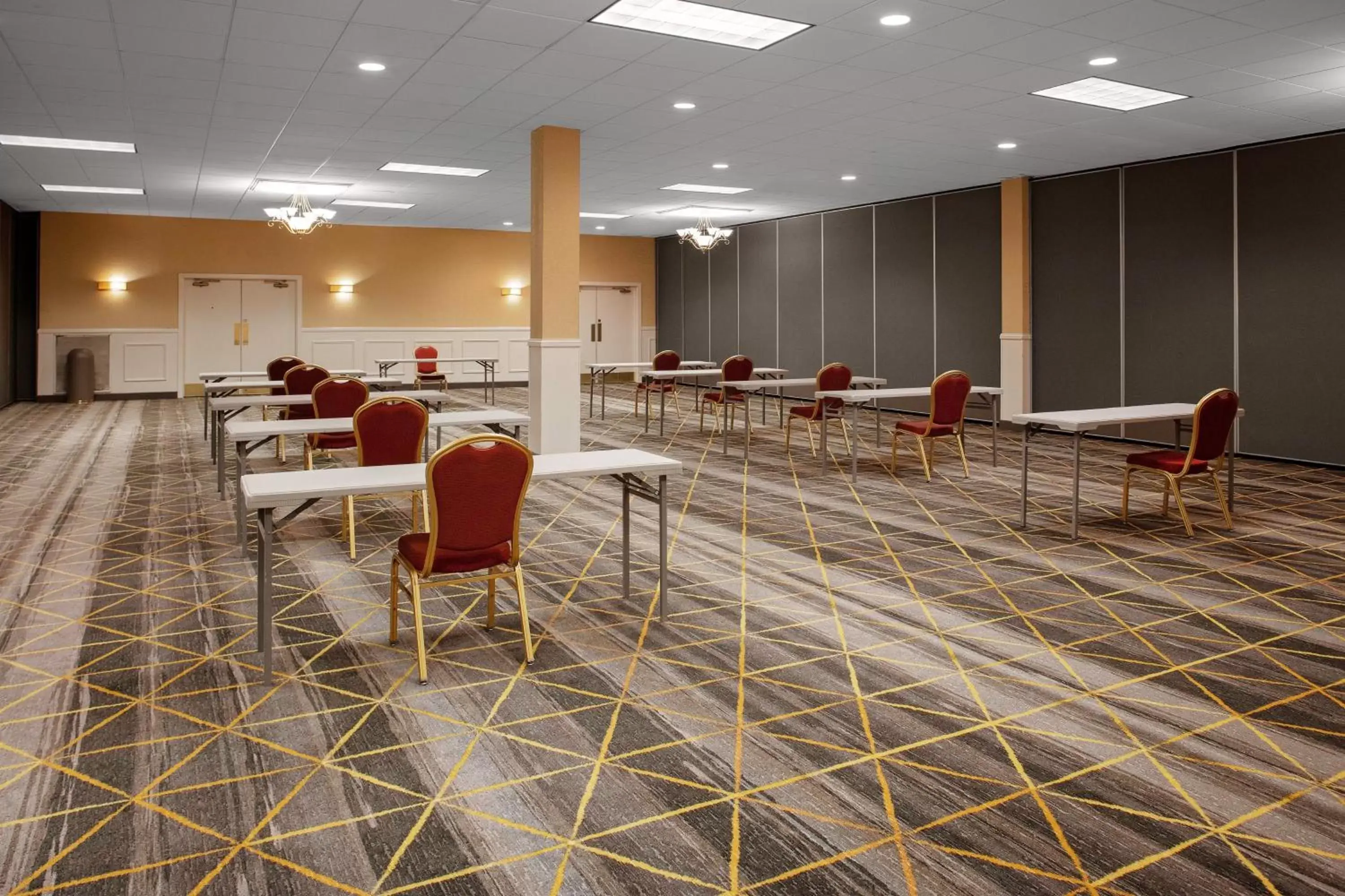 Meeting/conference room in Holiday Inn & Suites Boston Peabody, an IHG Hotel