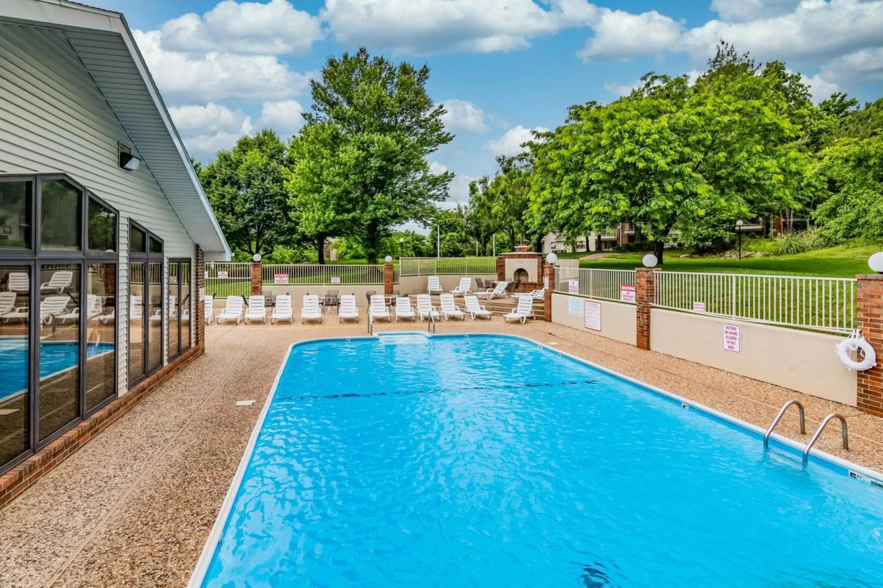 Swimming Pool in Thousand Hills - The Knollwood At Foothills