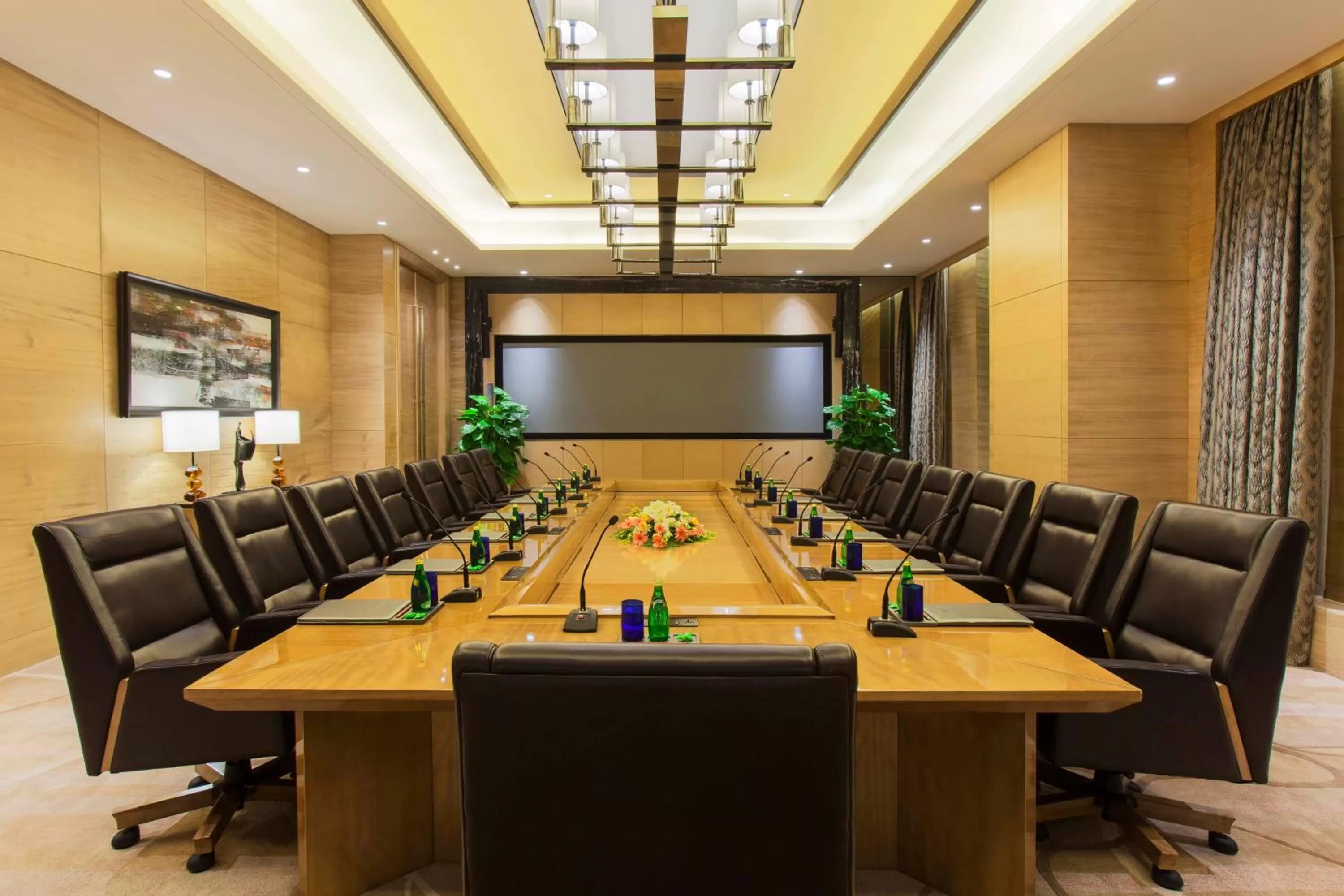 Meeting/conference room in Crowne Plaza Tianjin Meijiangnan by IHG