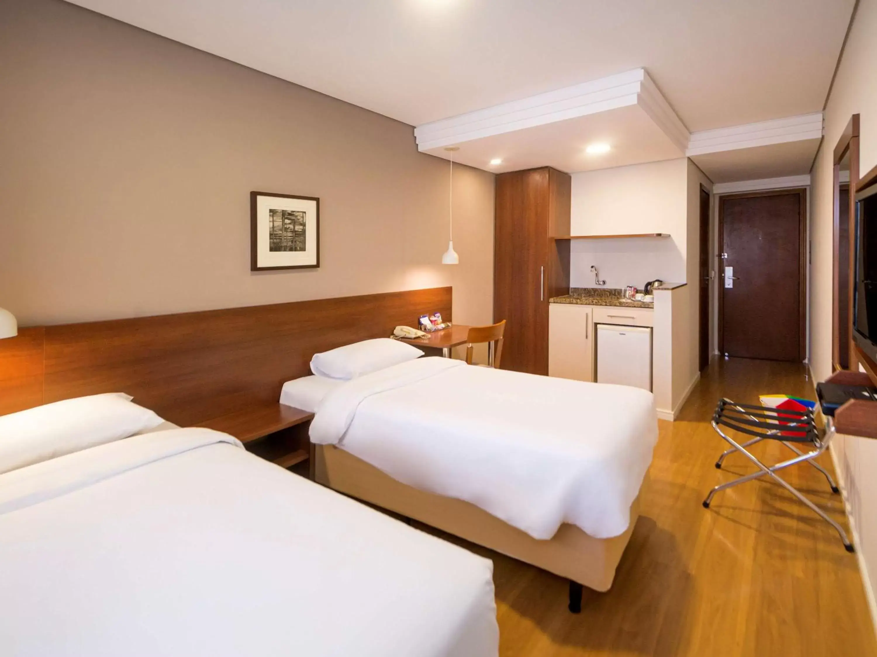 Photo of the whole room, Bed in Mercure Curitiba Golden