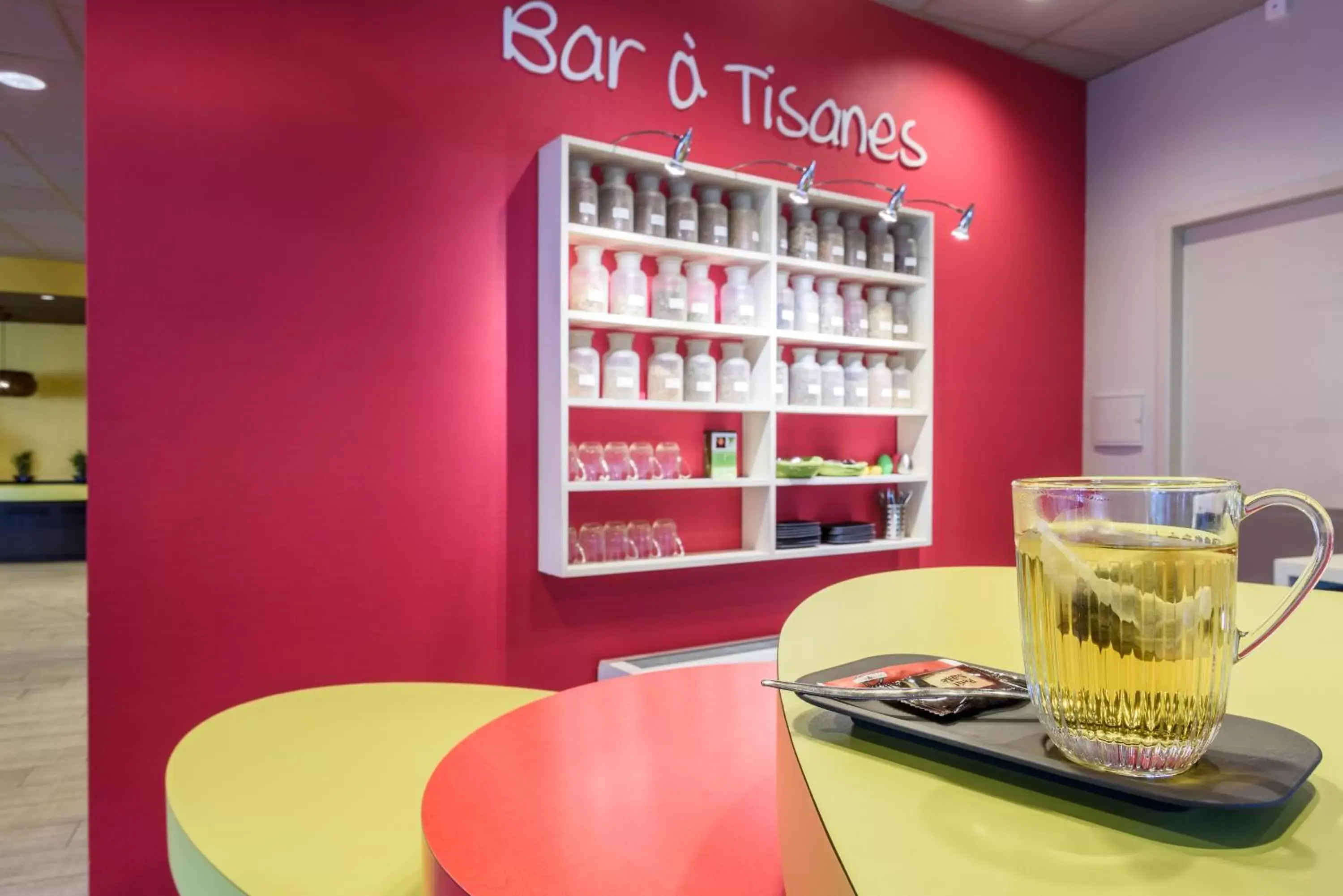 Lounge or bar in ibis styles Dax Centre