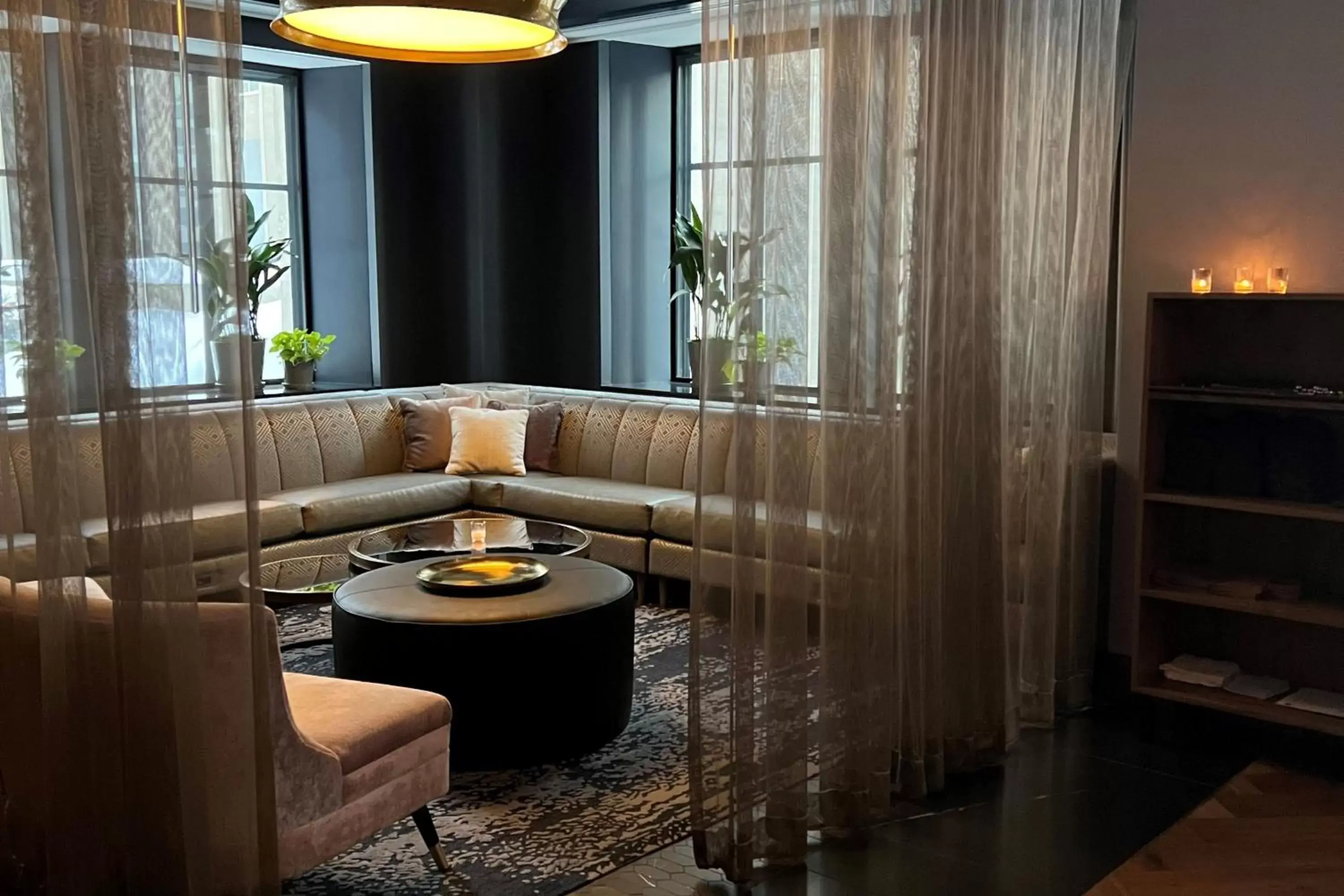 Lounge or bar, Seating Area in Rand Tower Hotel, Minneapolis, a Tribute Portfolio Hotel