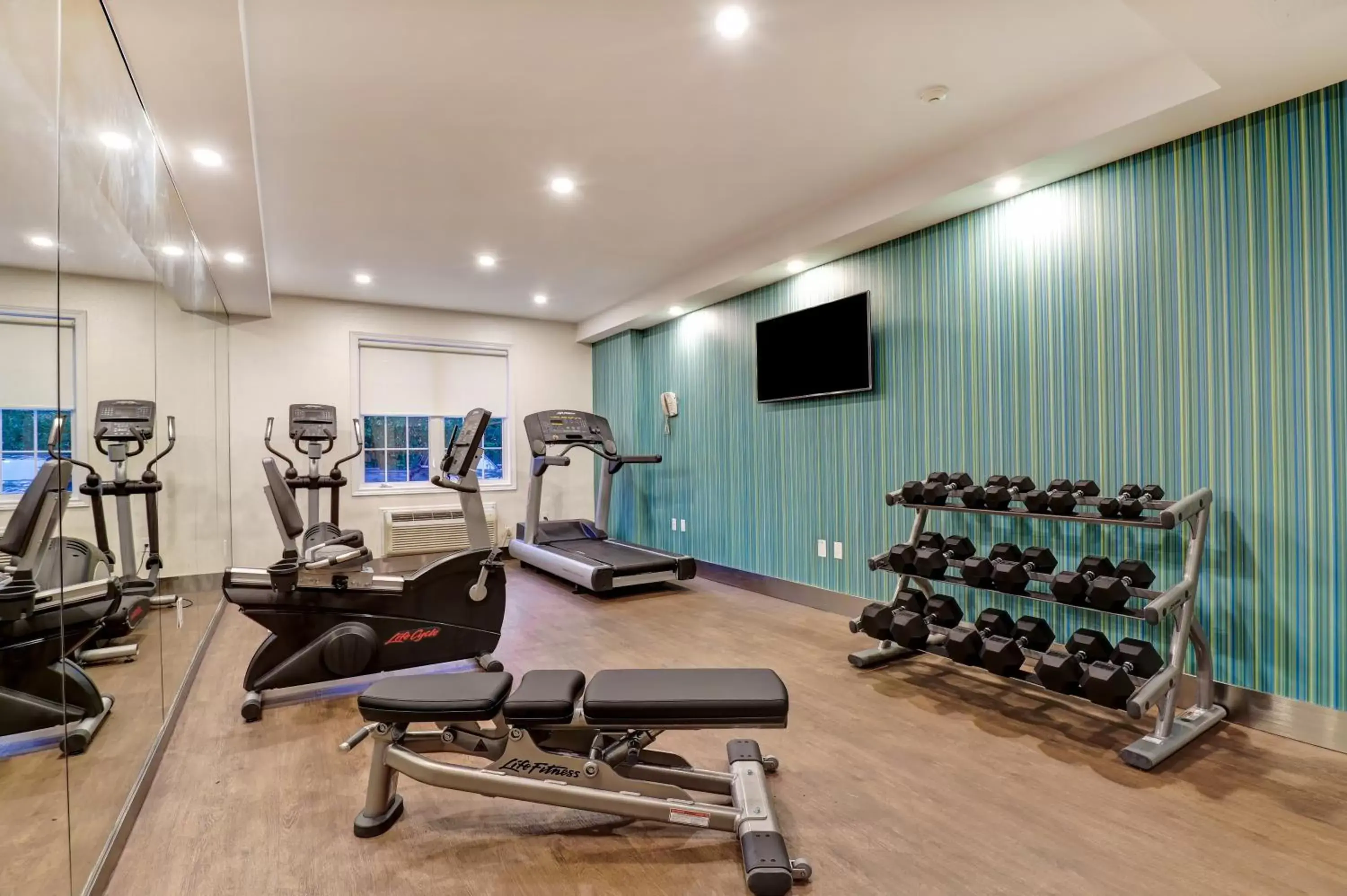 Fitness centre/facilities, Fitness Center/Facilities in Holiday Inn Express Whitby Oshawa, an IHG Hotel