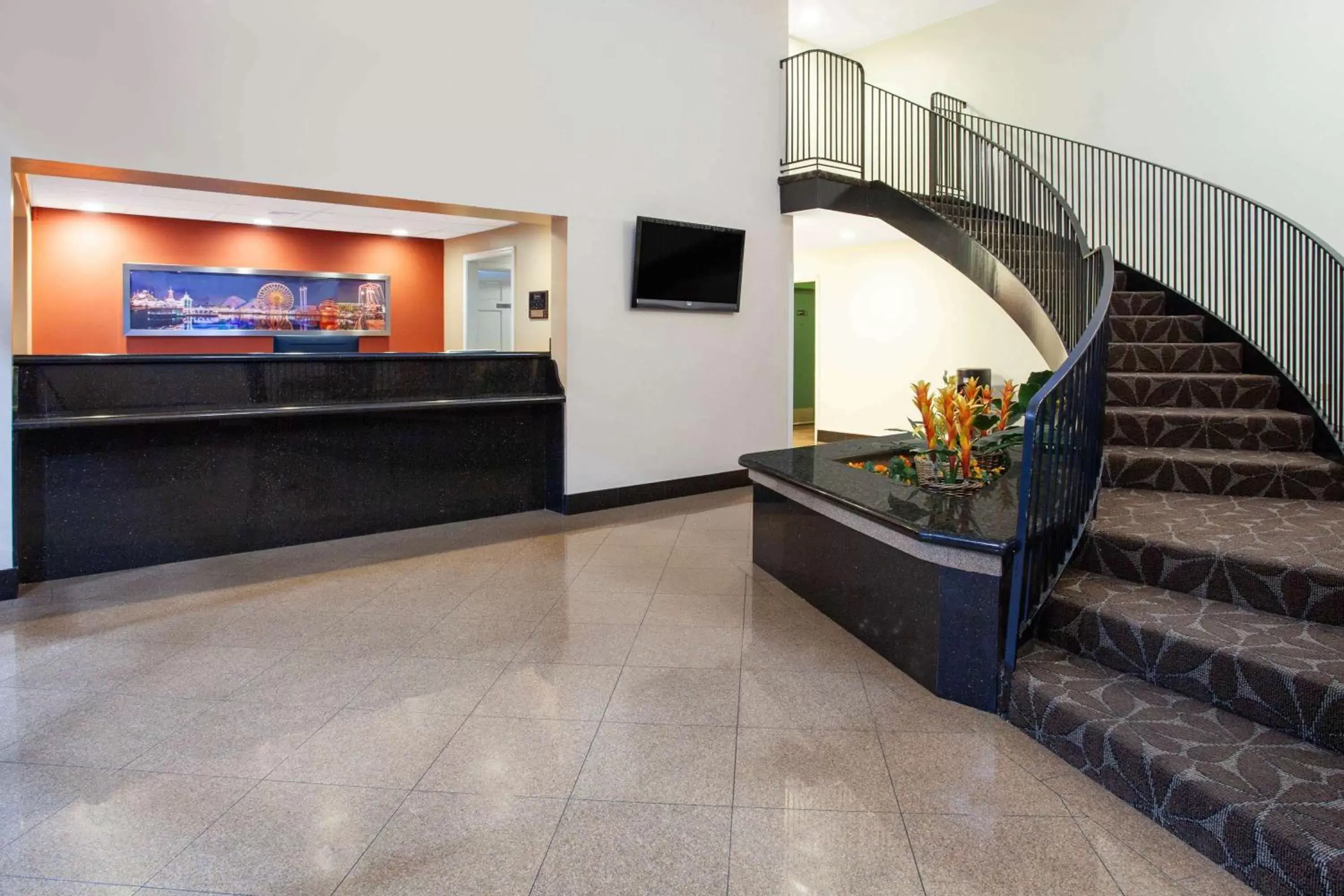 Lobby or reception, Lobby/Reception in Travelodge Inn & Suites by Wyndham Anaheim on Disneyland Dr