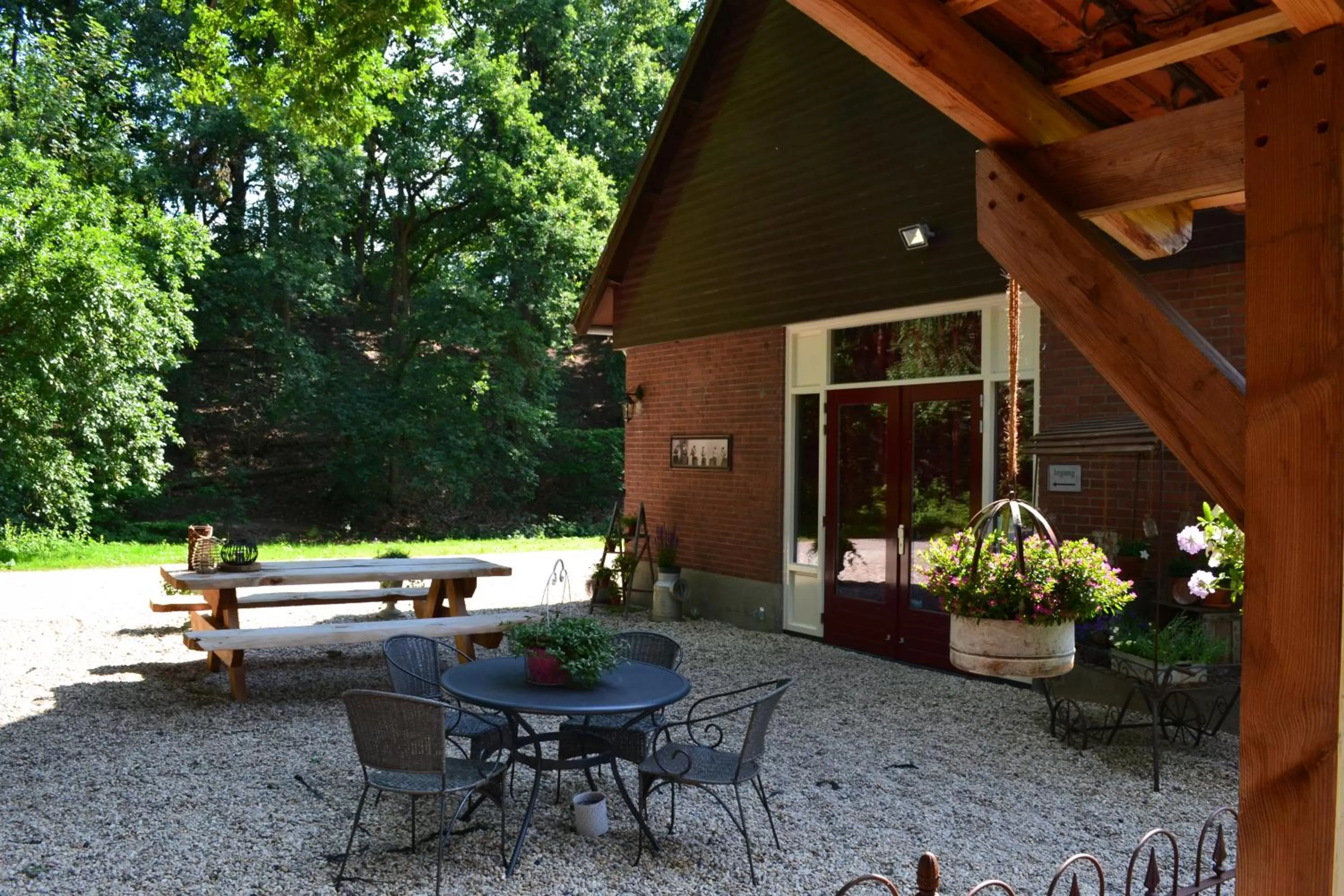 Property building, Patio/Outdoor Area in Bed & Breakfast aan de Beek